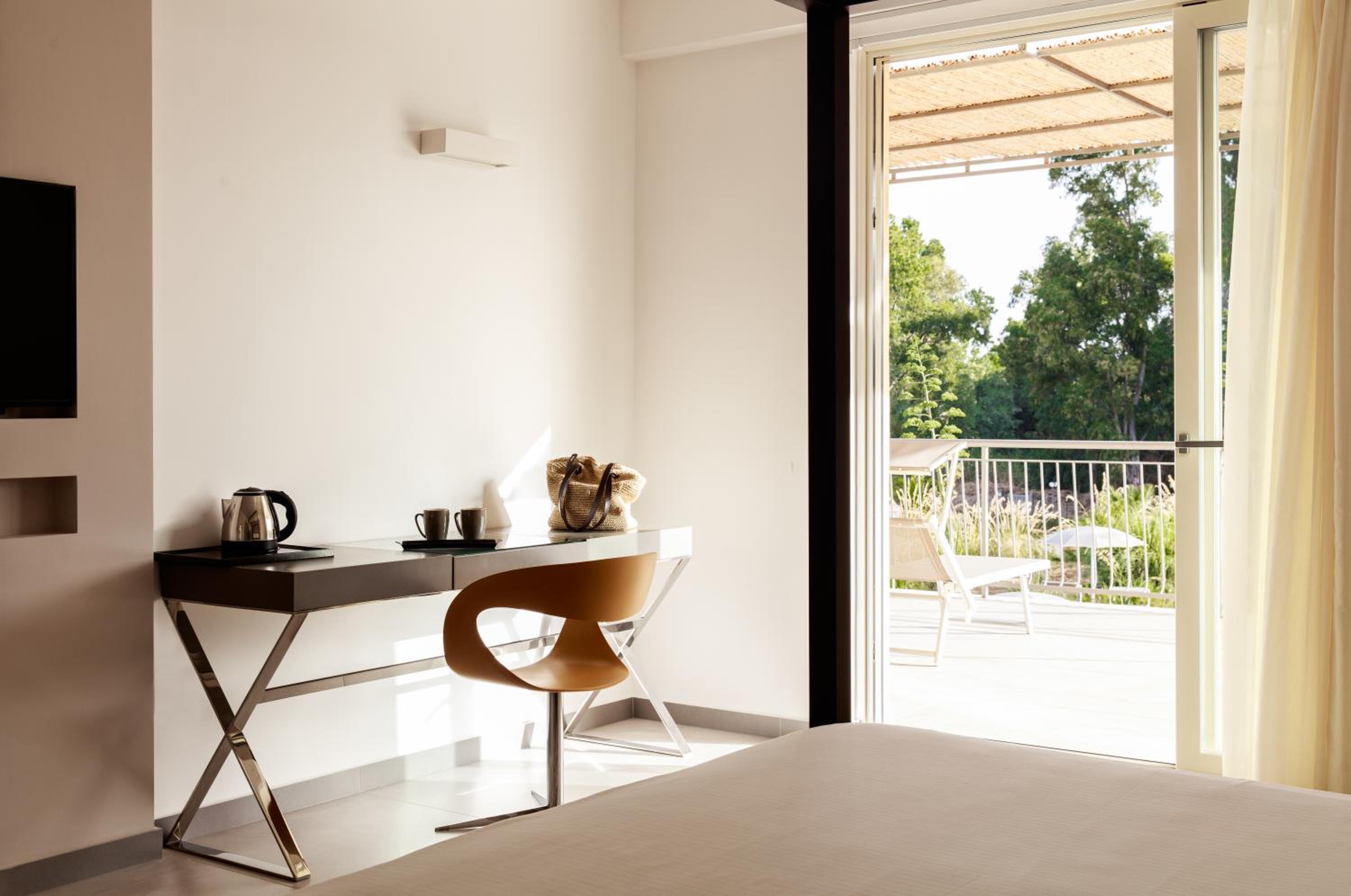 Luna Minoica Suites and Apartments