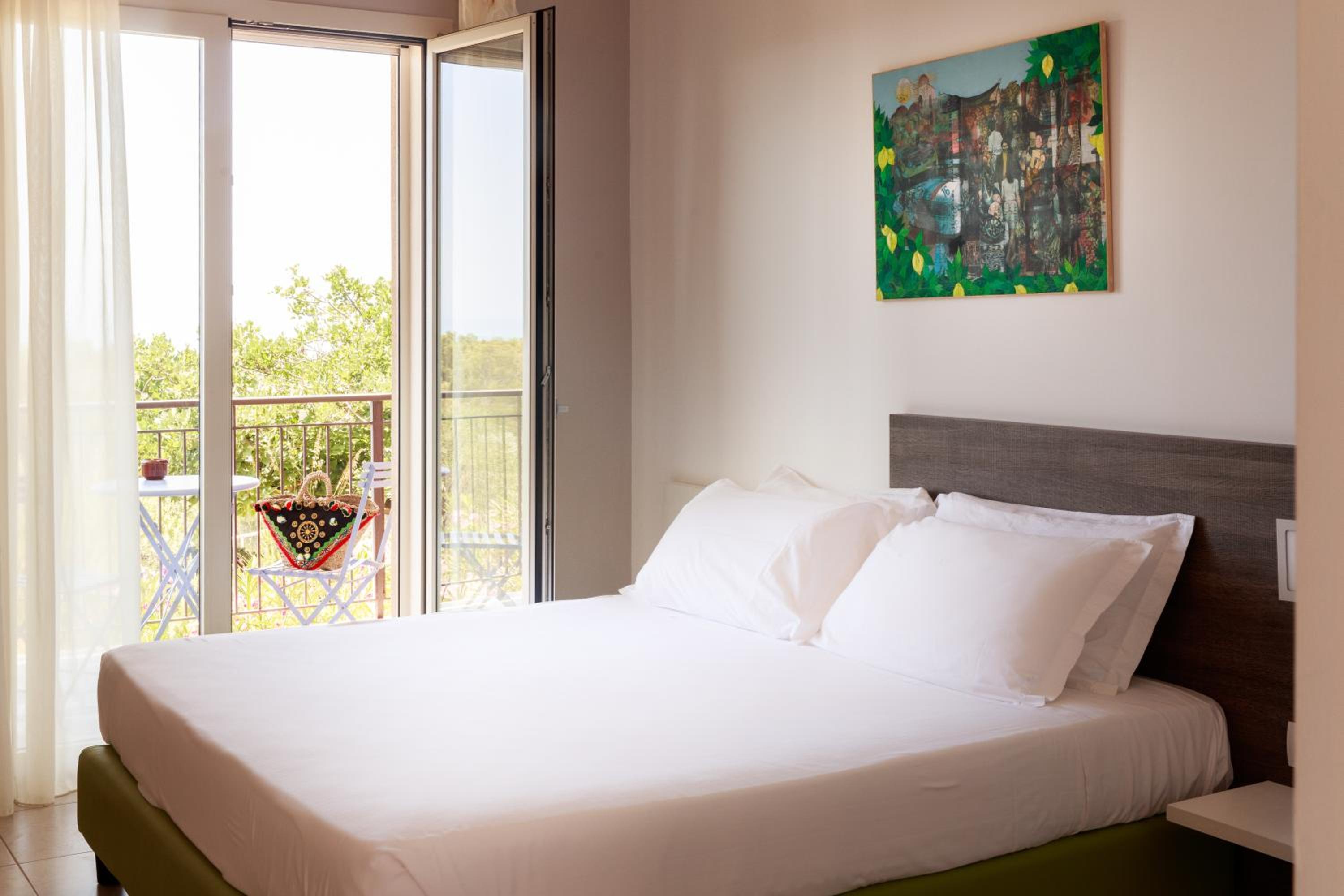 Luna Minoica Suites and Apartments