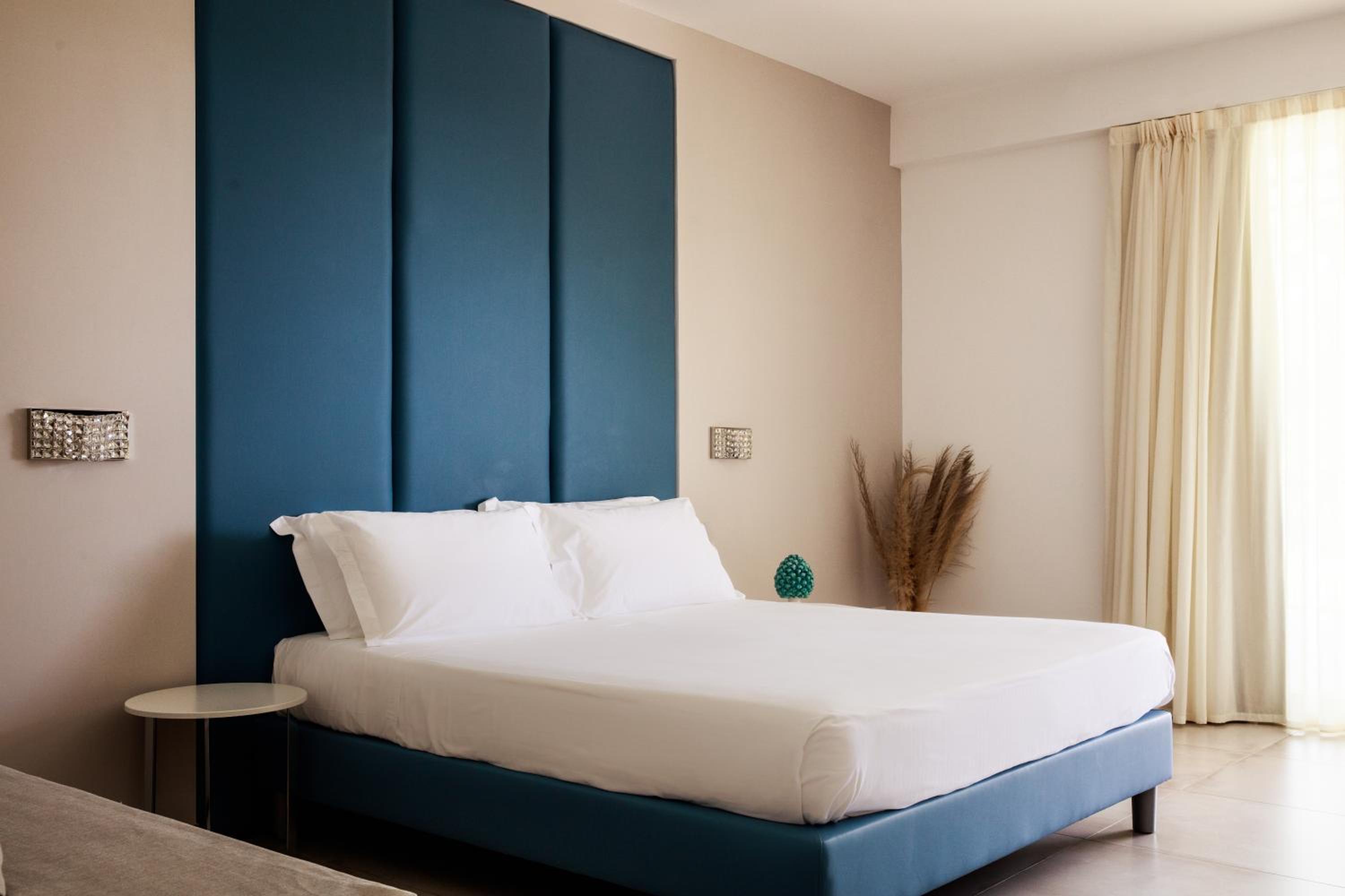 Luna Minoica Suites and Apartments