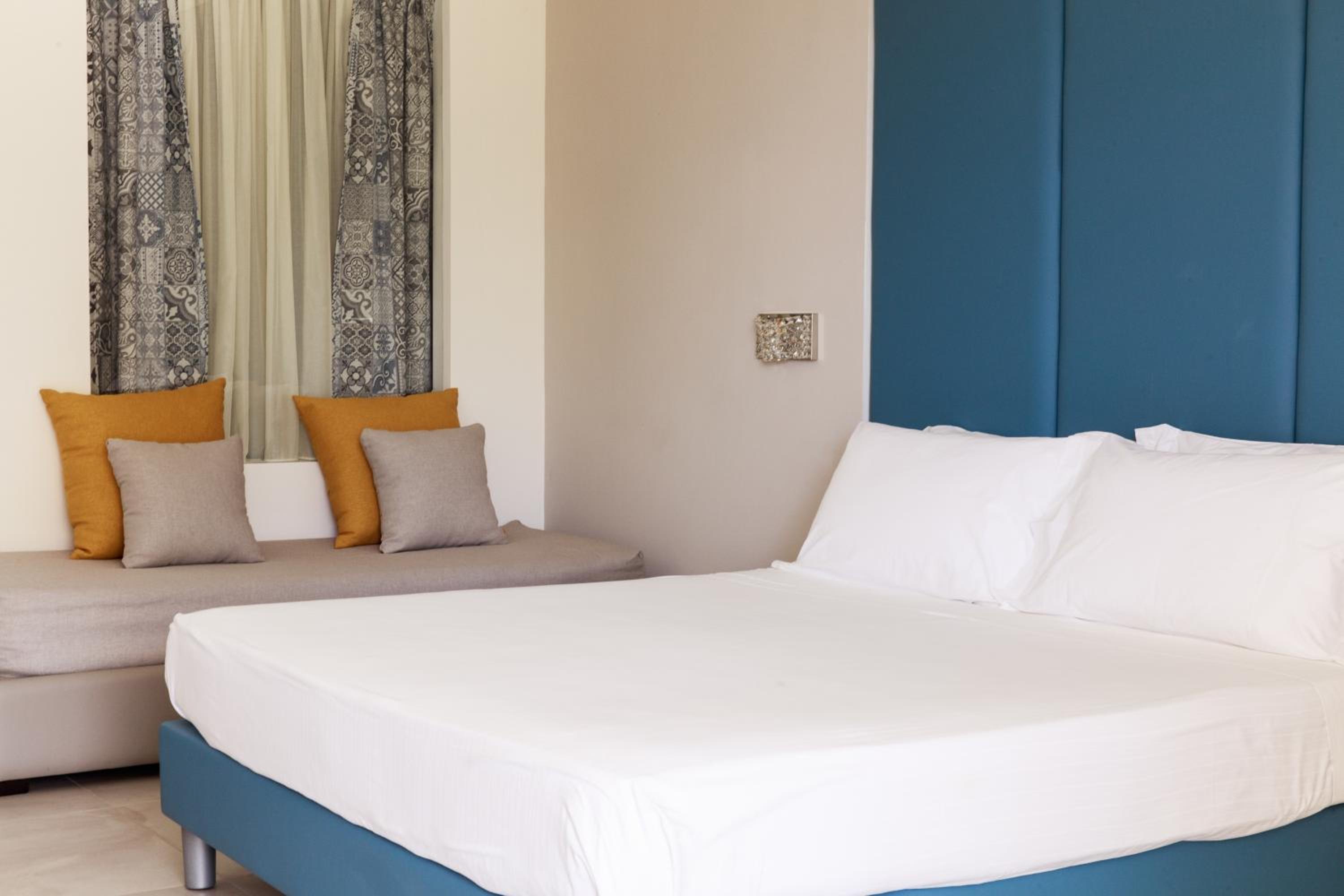Luna Minoica Suites and Apartments