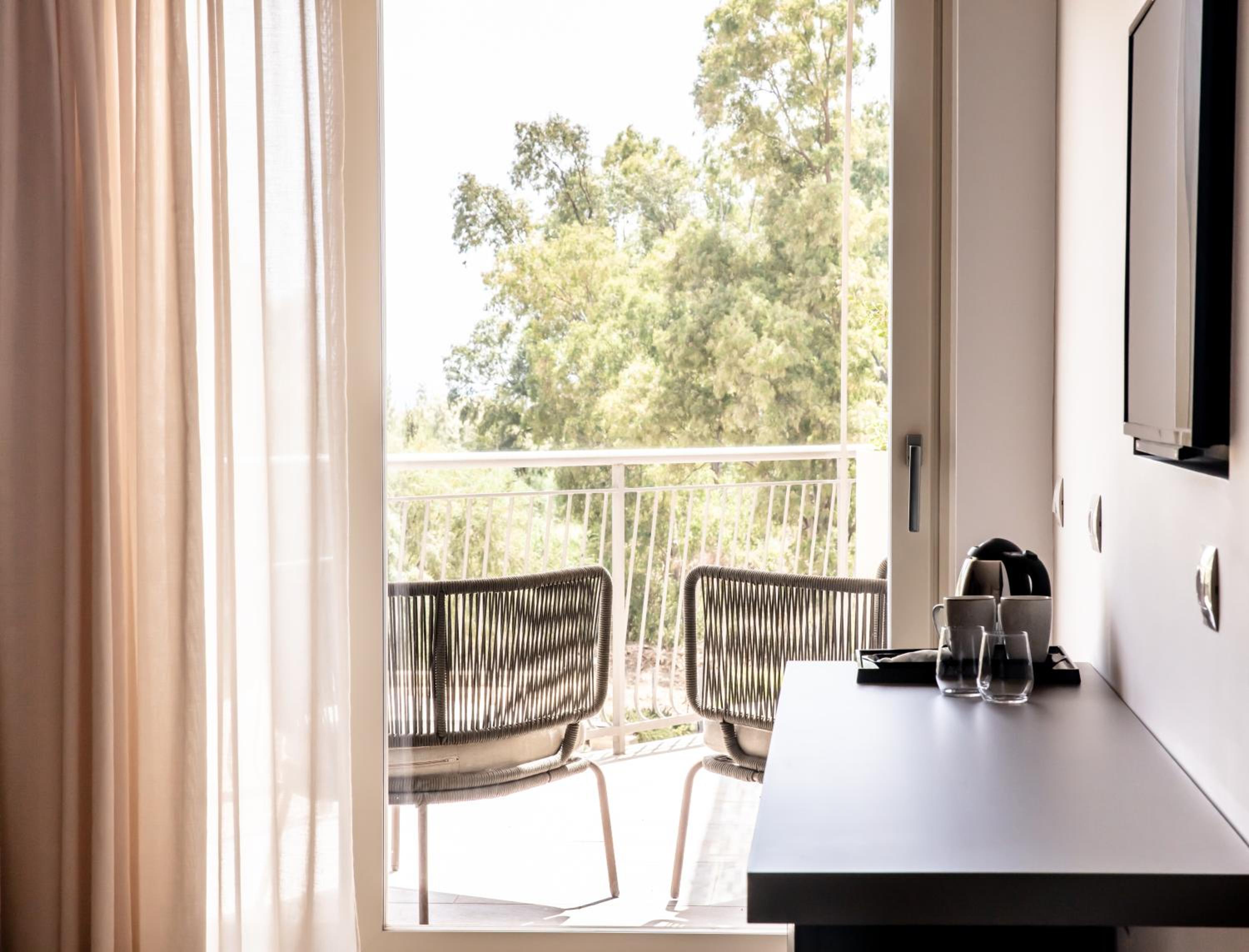 Luna Minoica Suites and Apartments