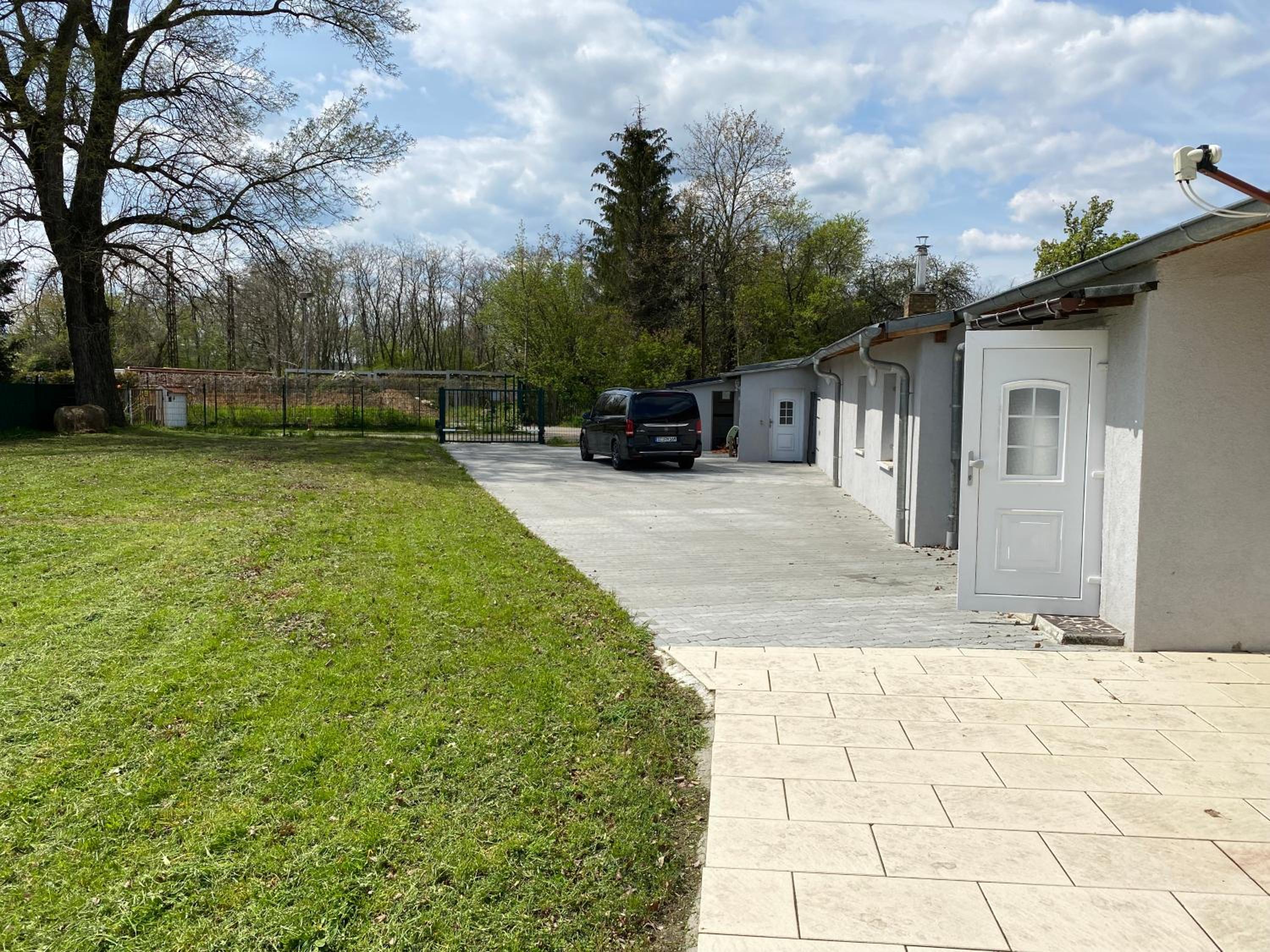 Bungalow 4 Schlafzimmer 8 Personen Parkplatz Grundstück Garten