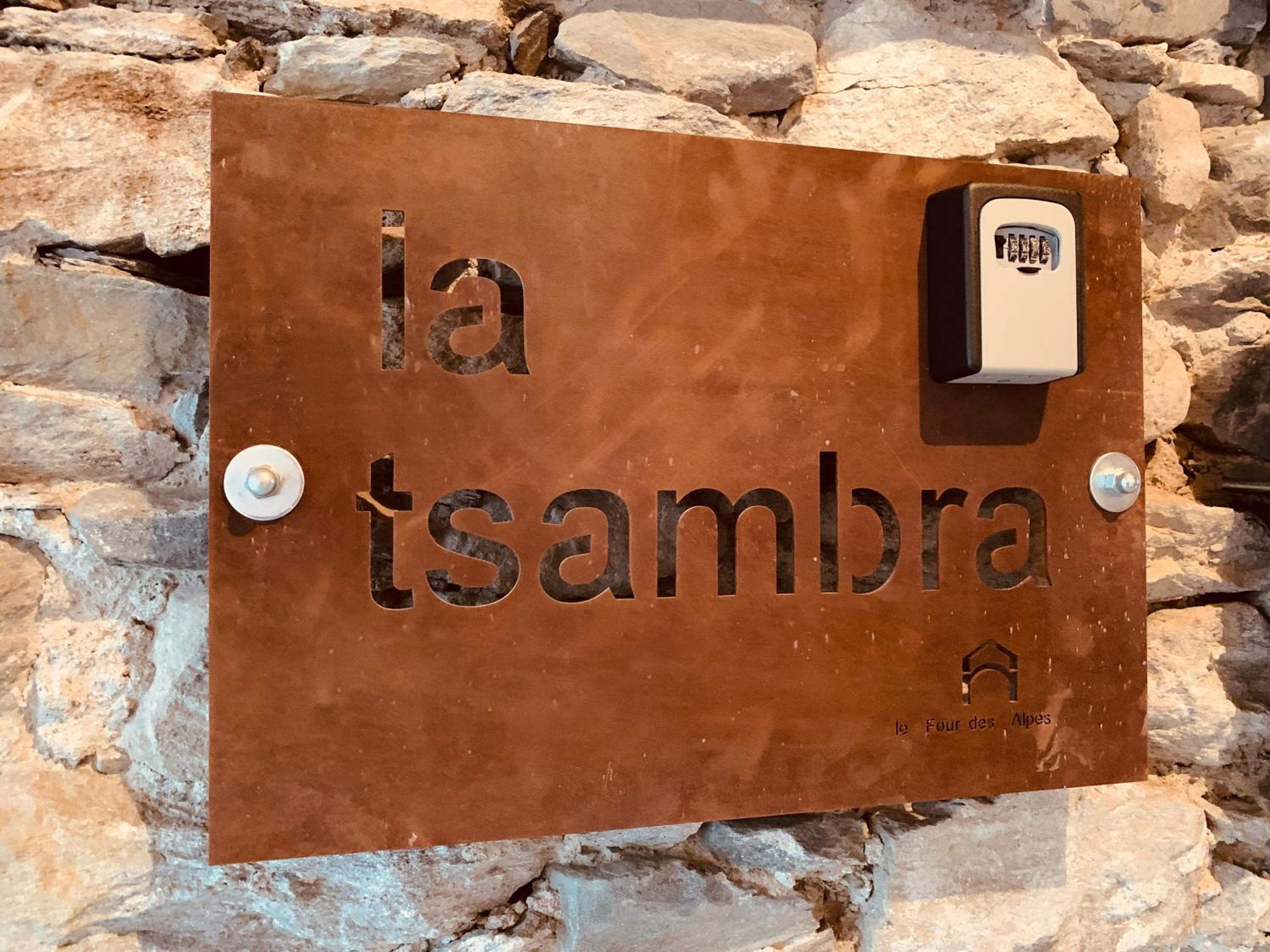 La Tsambra-Le Four des Alpes view 5