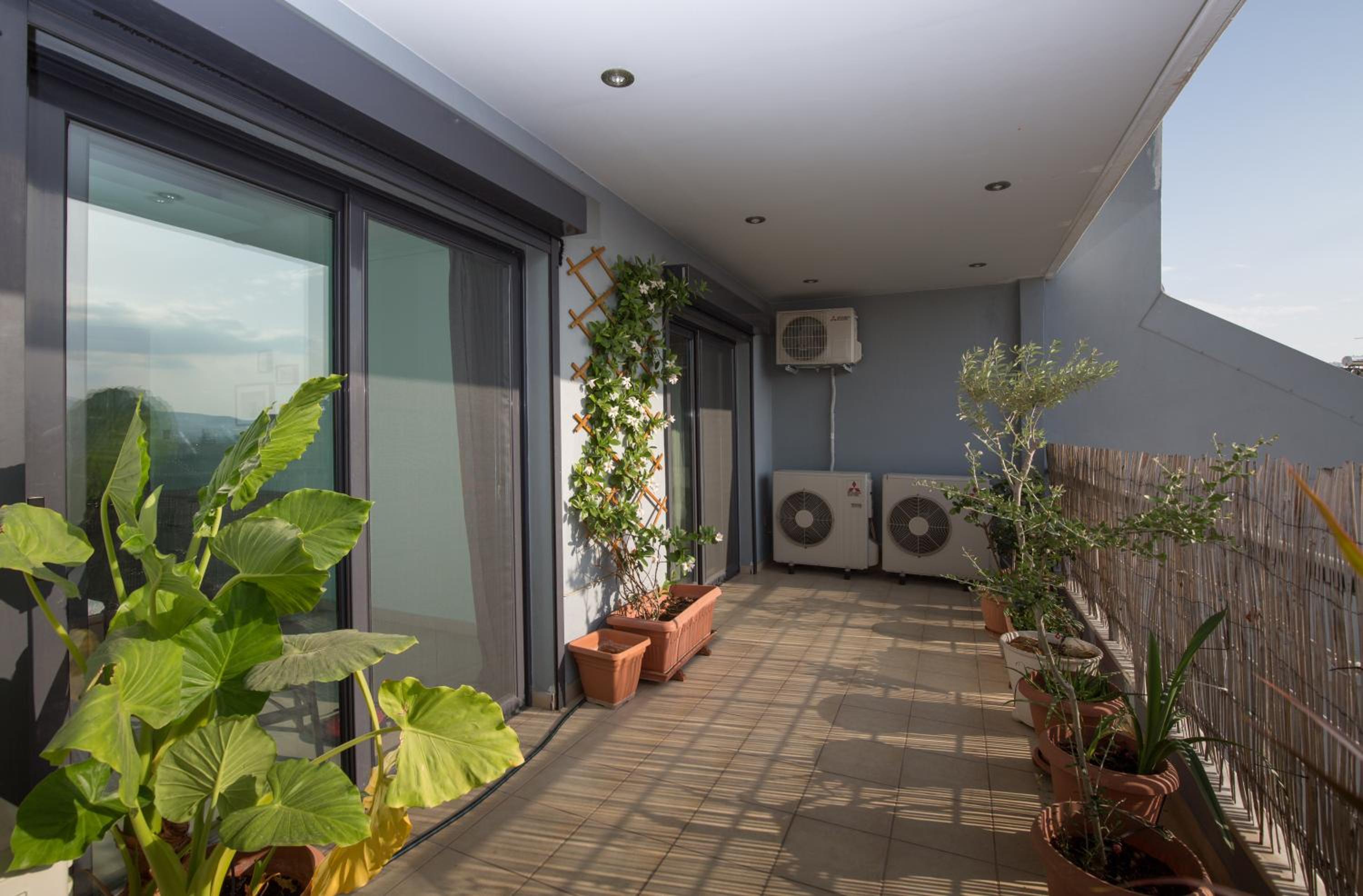 Spacious Modern Apartments With Great Rooftop View
