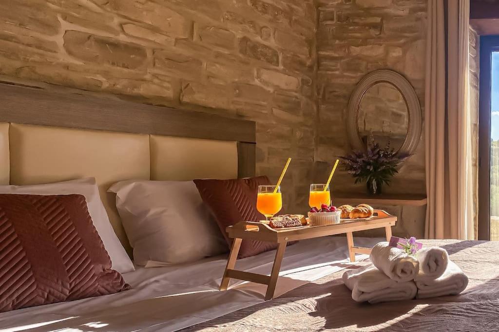 OLIVE LAND - ΓΗ ΤΗΣ ΕΛΙΑΣ / STONE VILLA.