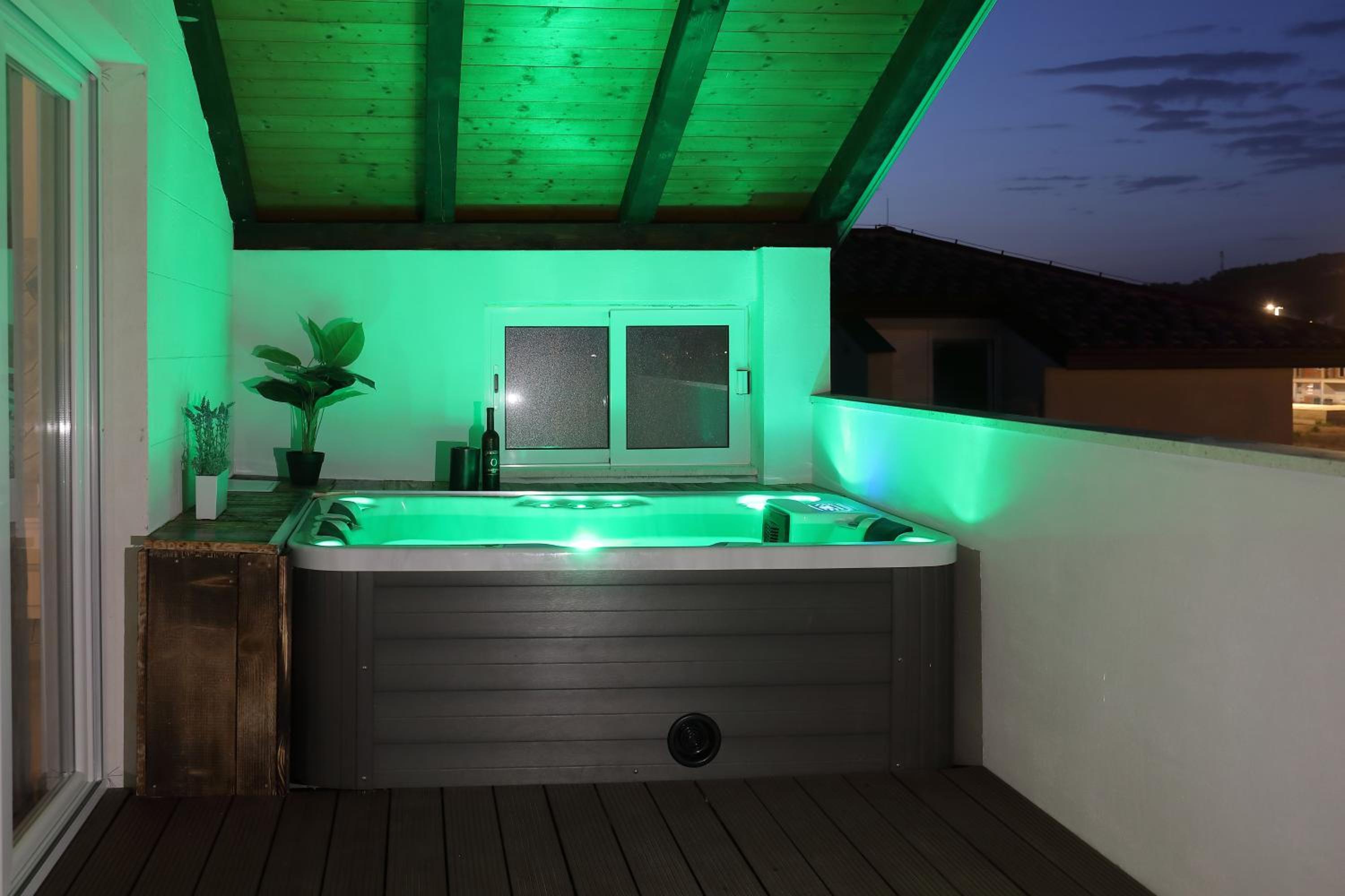 Hotel Luxury Apartment Monika Near The Sea With Jacuzzi And Private Parking