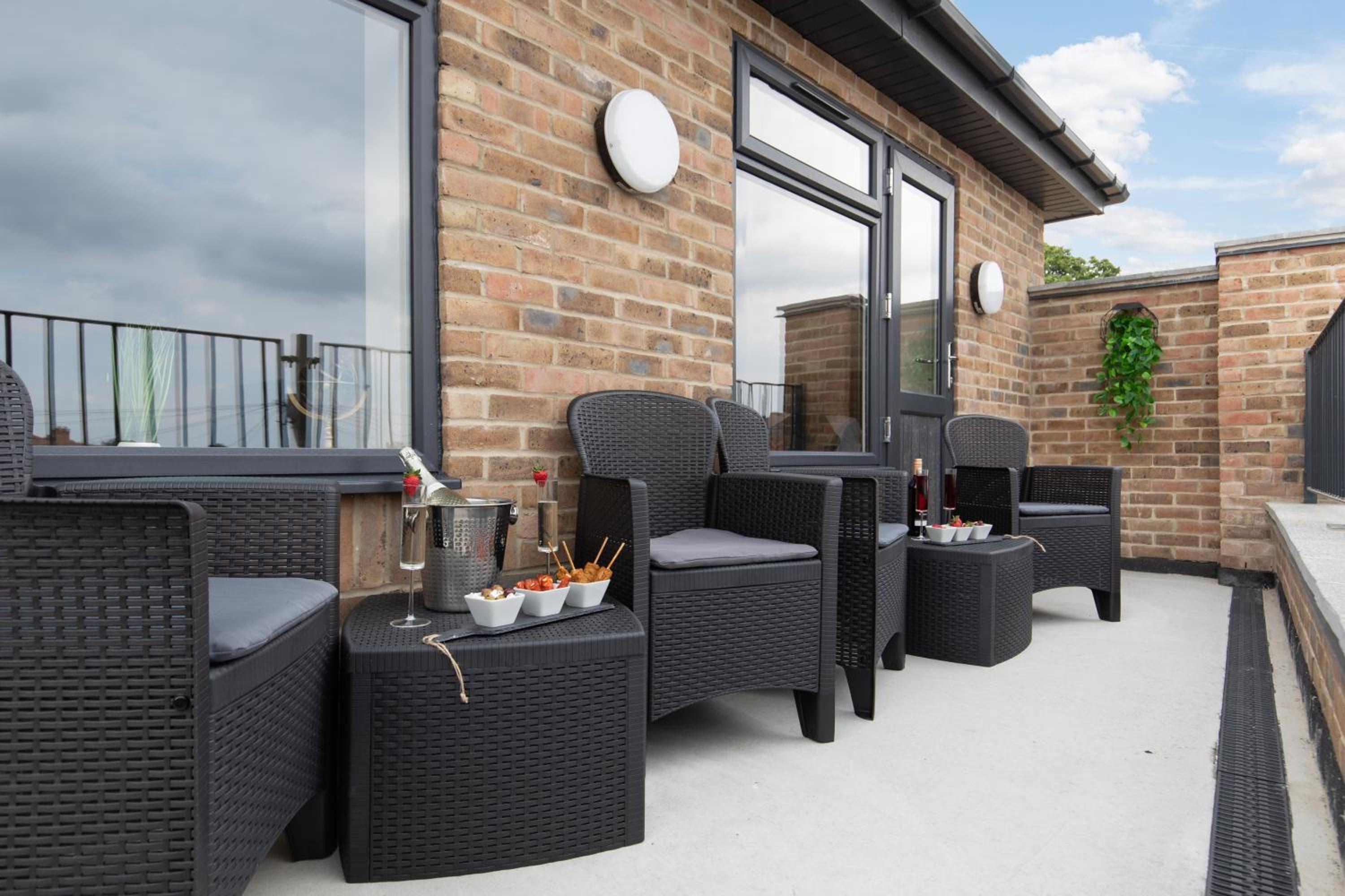 homely - North London Apartments Wembley view 3