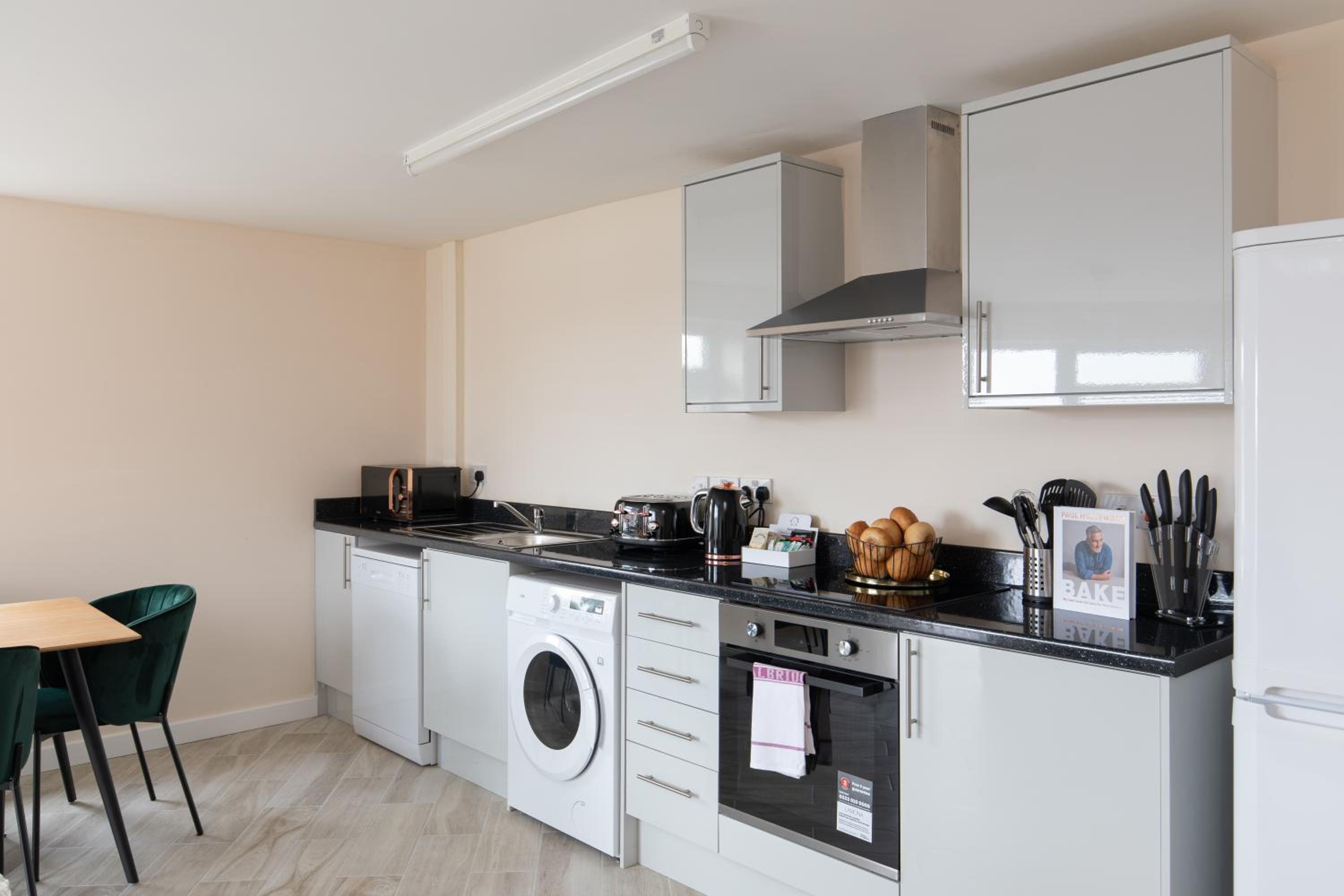 homely - North London Apartments Wembley view 2