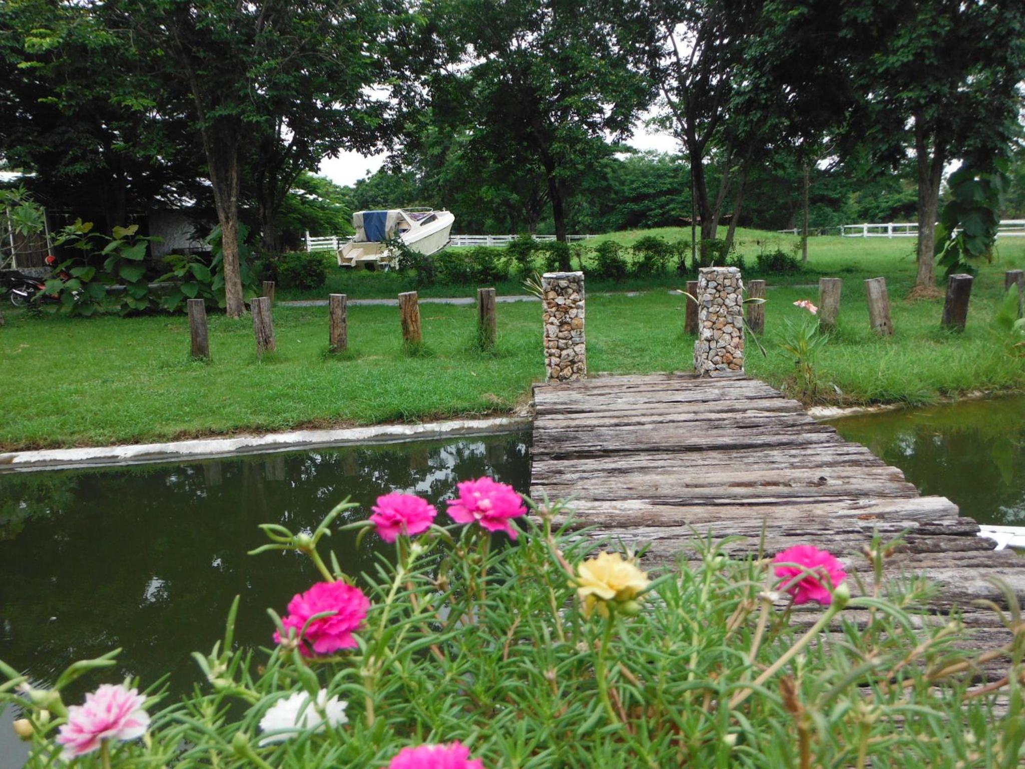 Phutawan Resort