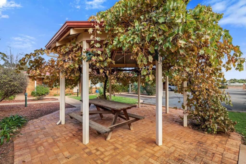 Adorable-secure 3 bedroom holiday home with Pool around the corner from The Miners Rest.