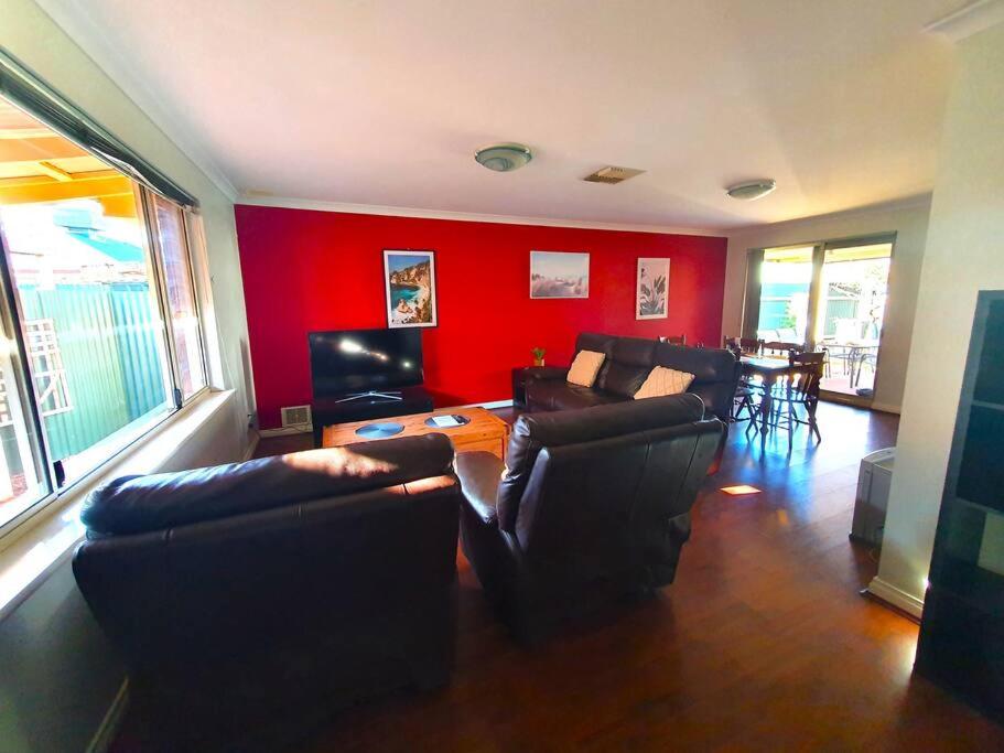 Adorable-secure 3 bedroom holiday home with Pool around the corner from The Miners Rest.