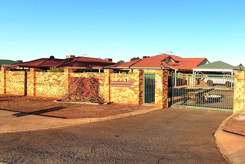 Adorable-secure 3 bedroom holiday home with Pool around the corner from The Miners Rest.