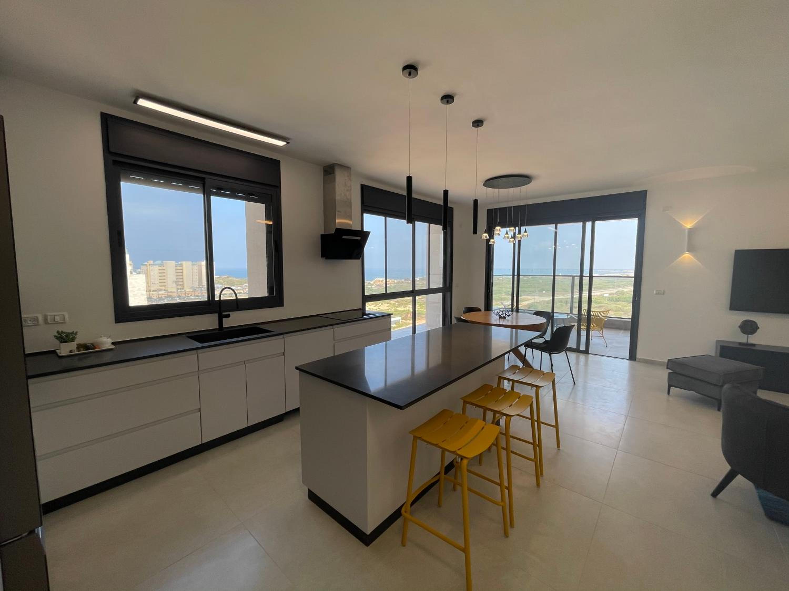 #דירת יוקרה על הים Seabreeze Beach Apartment# view 5
