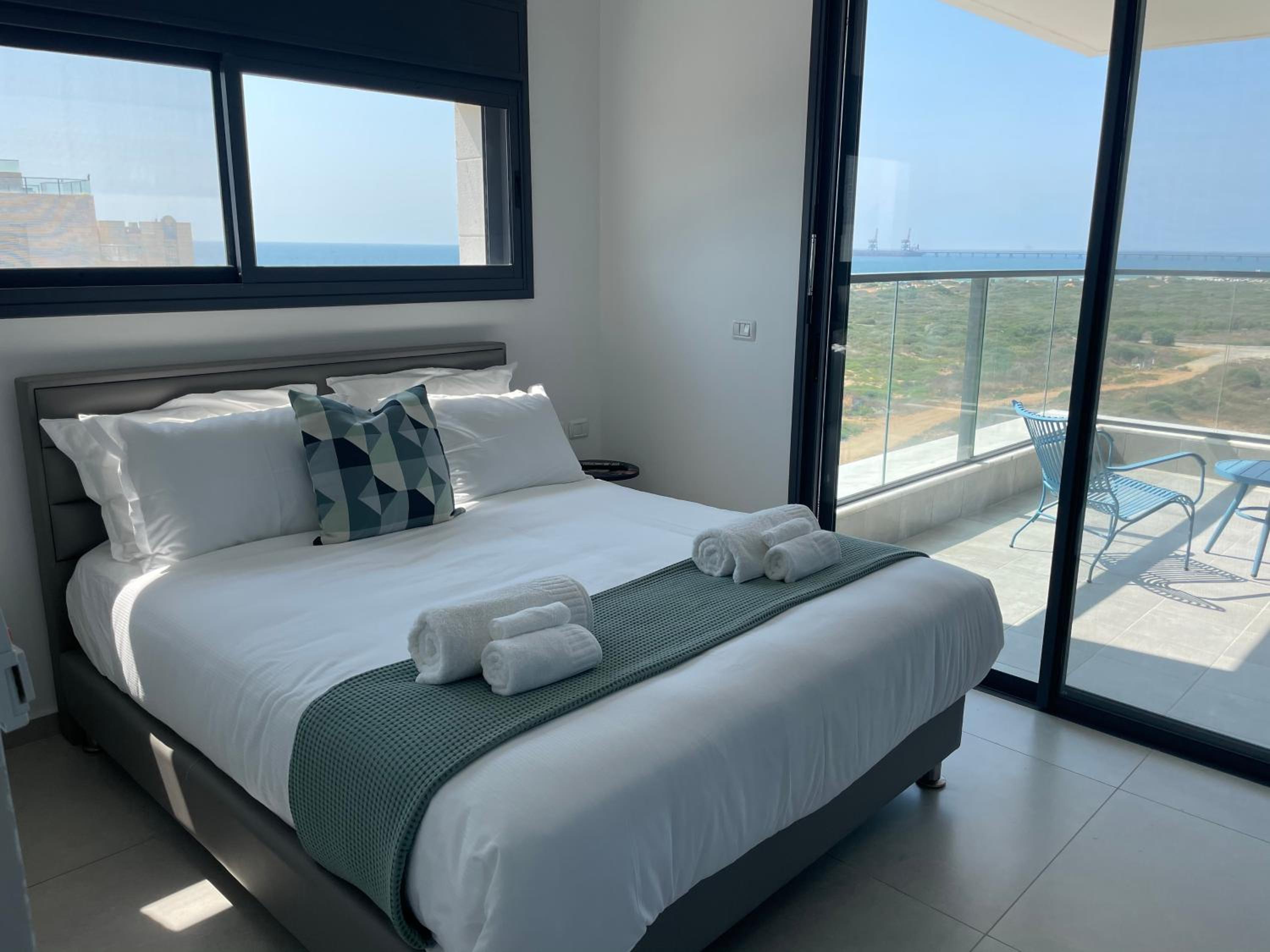 #דירת יוקרה על הים Seabreeze Beach Apartment# view 4
