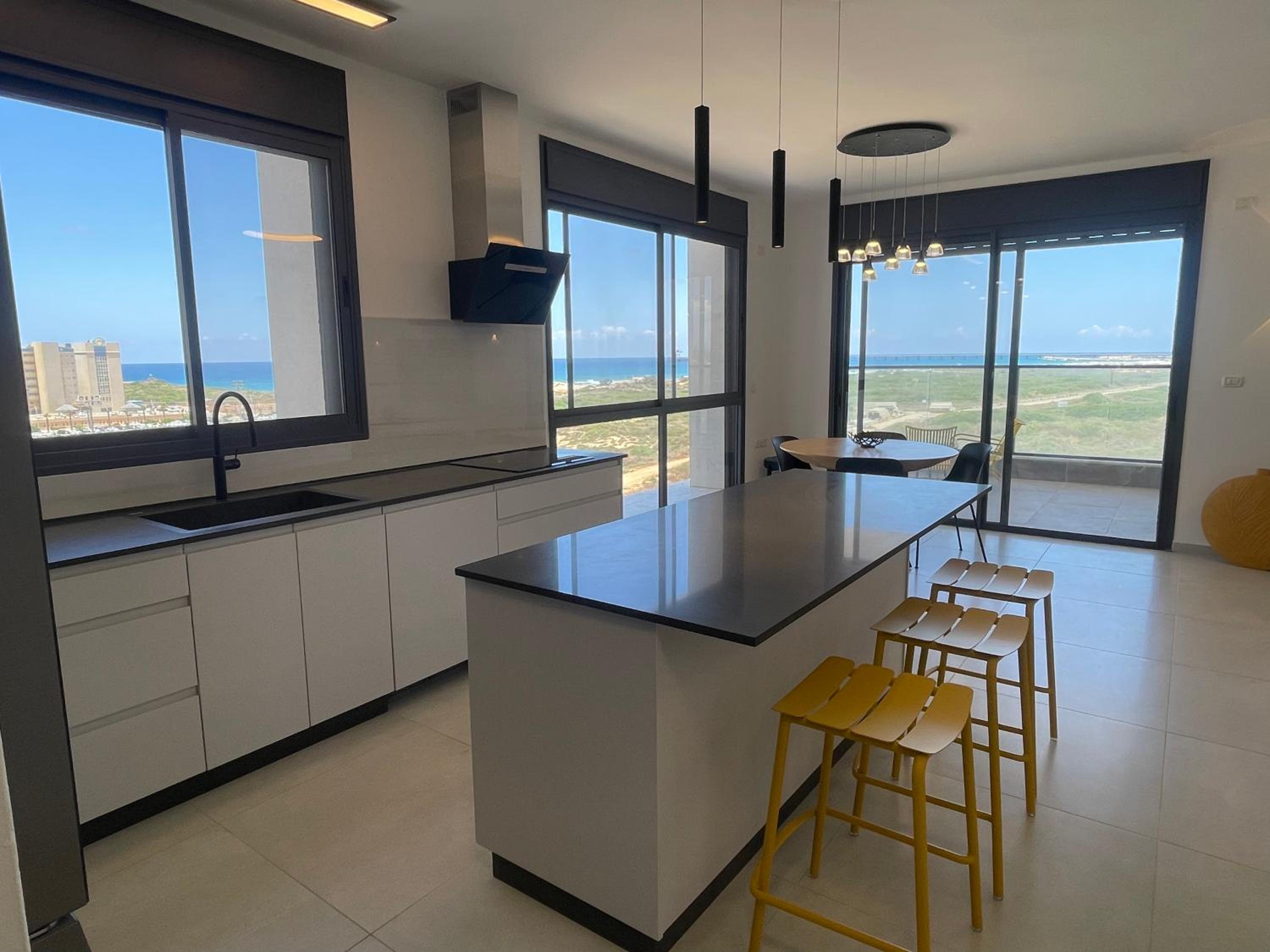 #דירת יוקרה על הים Seabreeze Beach Apartment# view 2