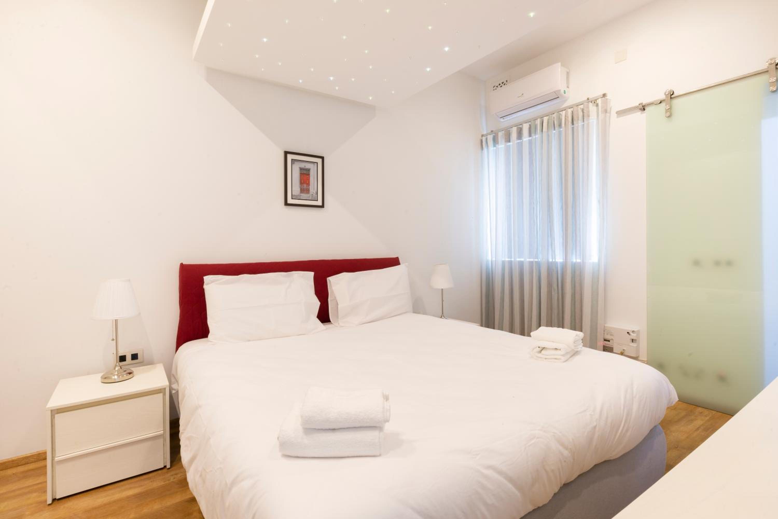 DC36 -Spacious&Stylish 3 bedroom Flat. Prime Zone view 4