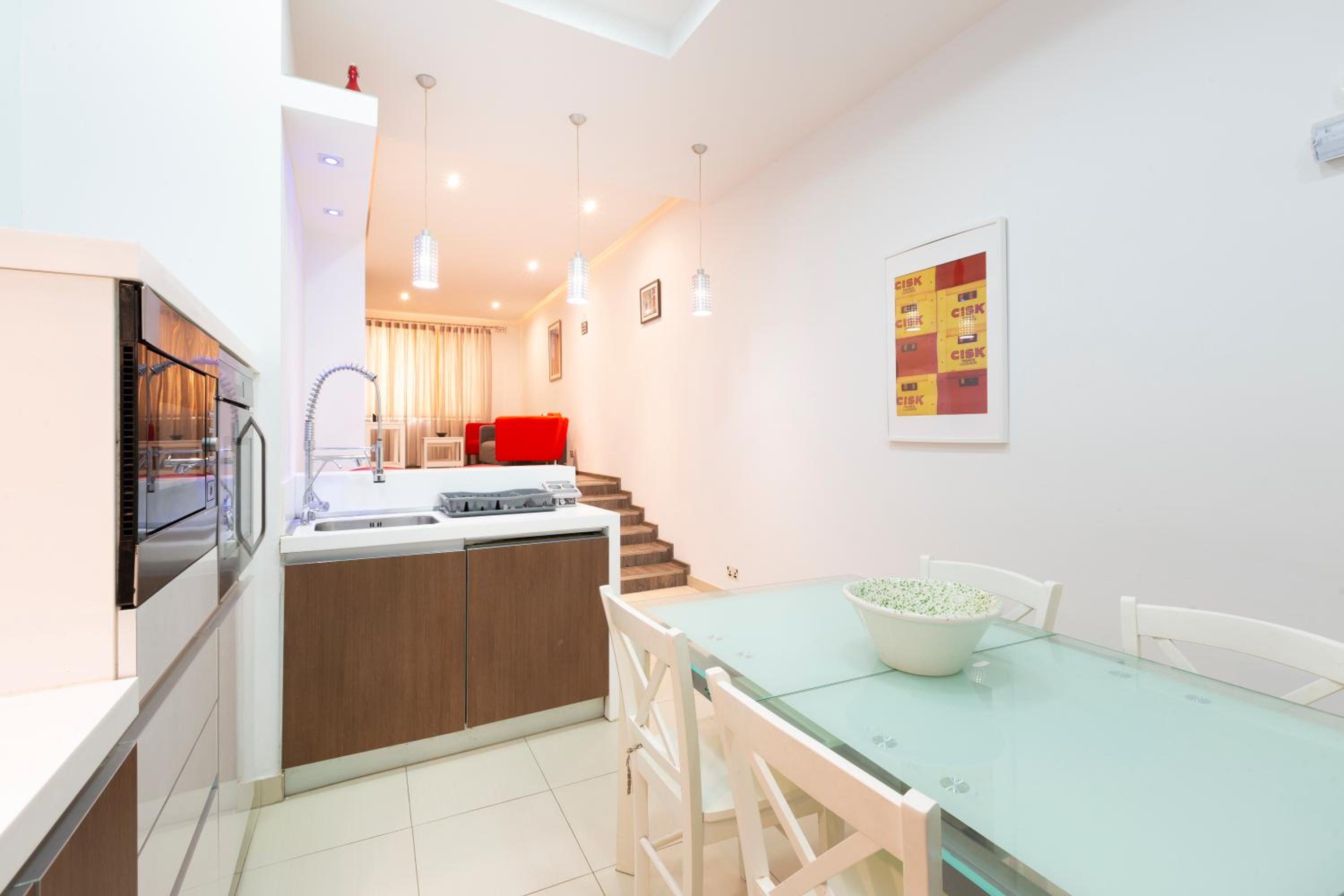 DC36 -Spacious&Stylish 3 bedroom Flat. Prime Zone view 5