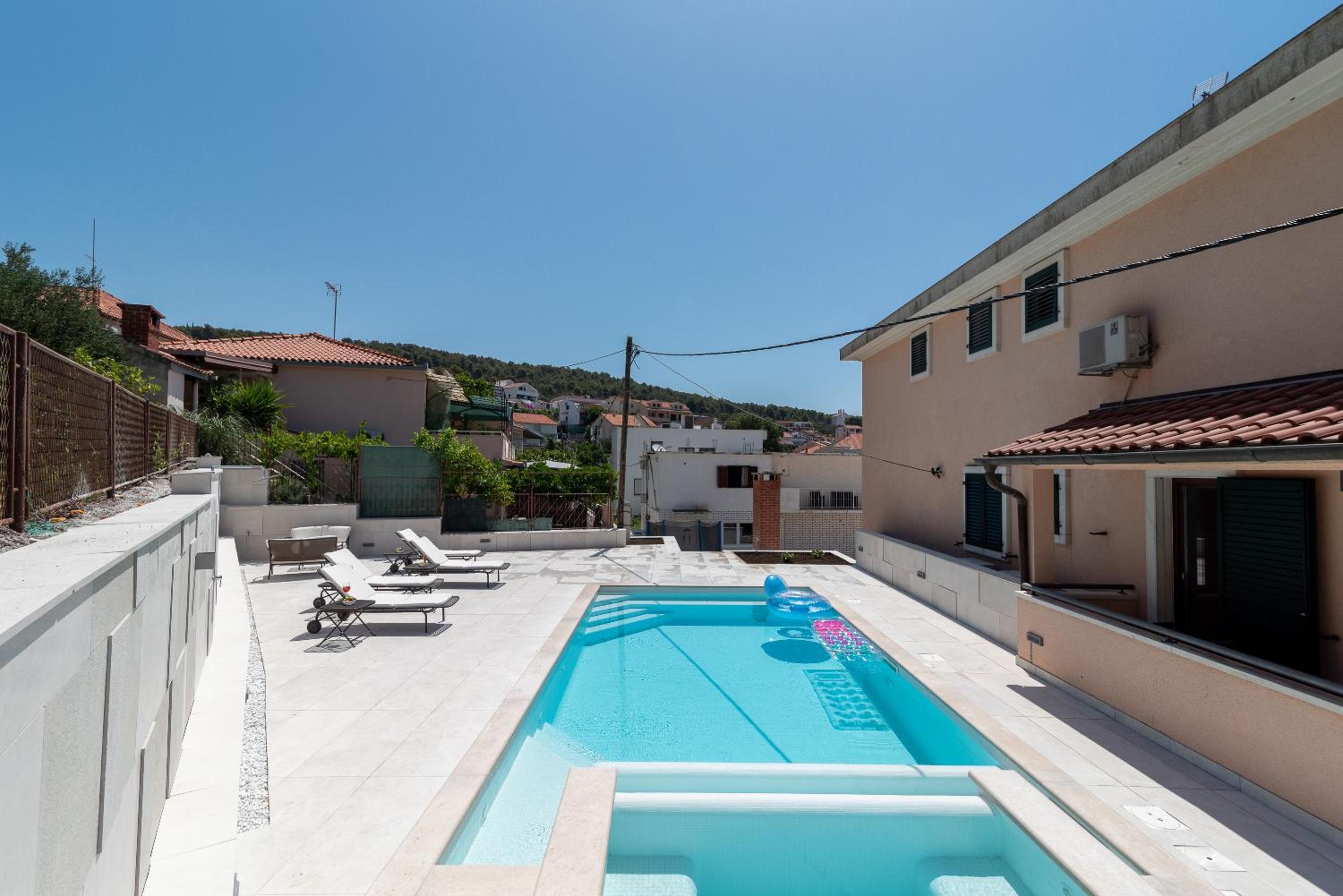 Villa Lavandula with heated swimming pool view 5