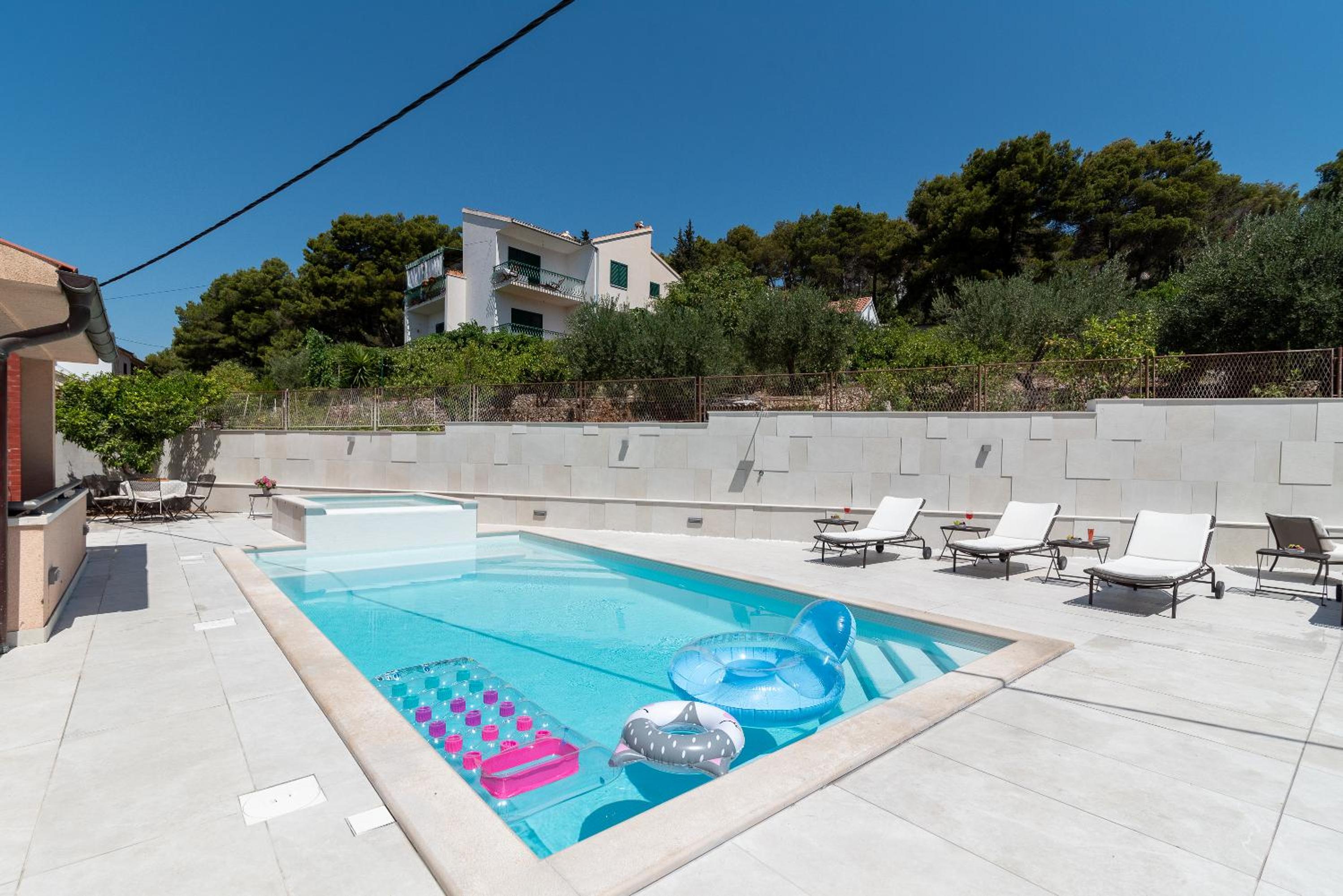 Villa Lavandula with heated swimming pool view 4