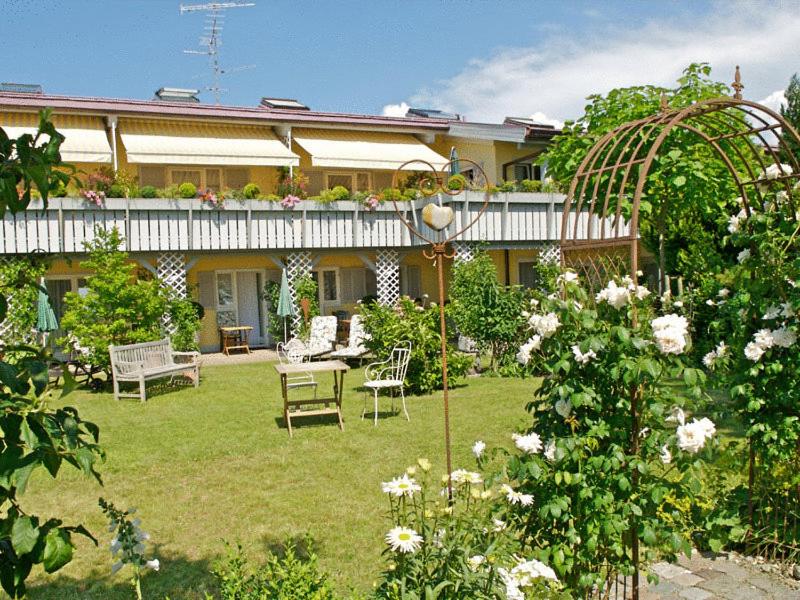 Hotel Landhotel Herzberger garni Zimmer & Ferienwohnungen - Image 1