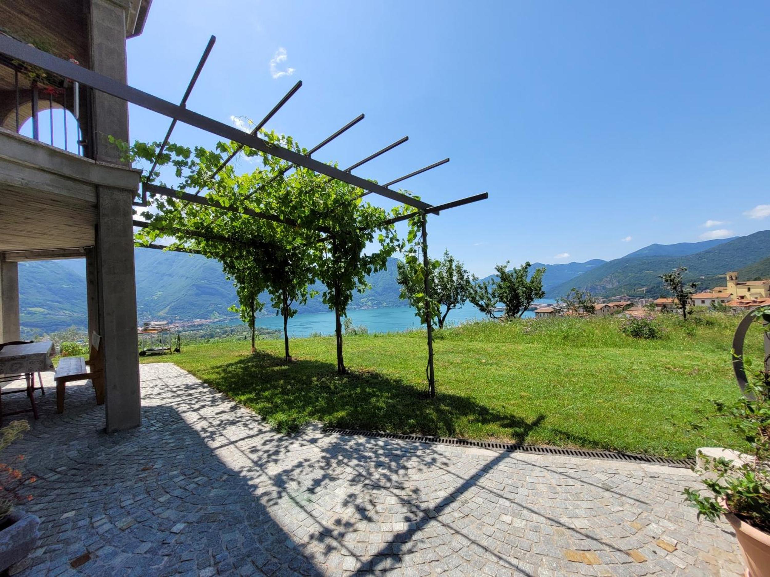 Villa Domus Bianca Mountain Lake Iseo Hospitality view 4