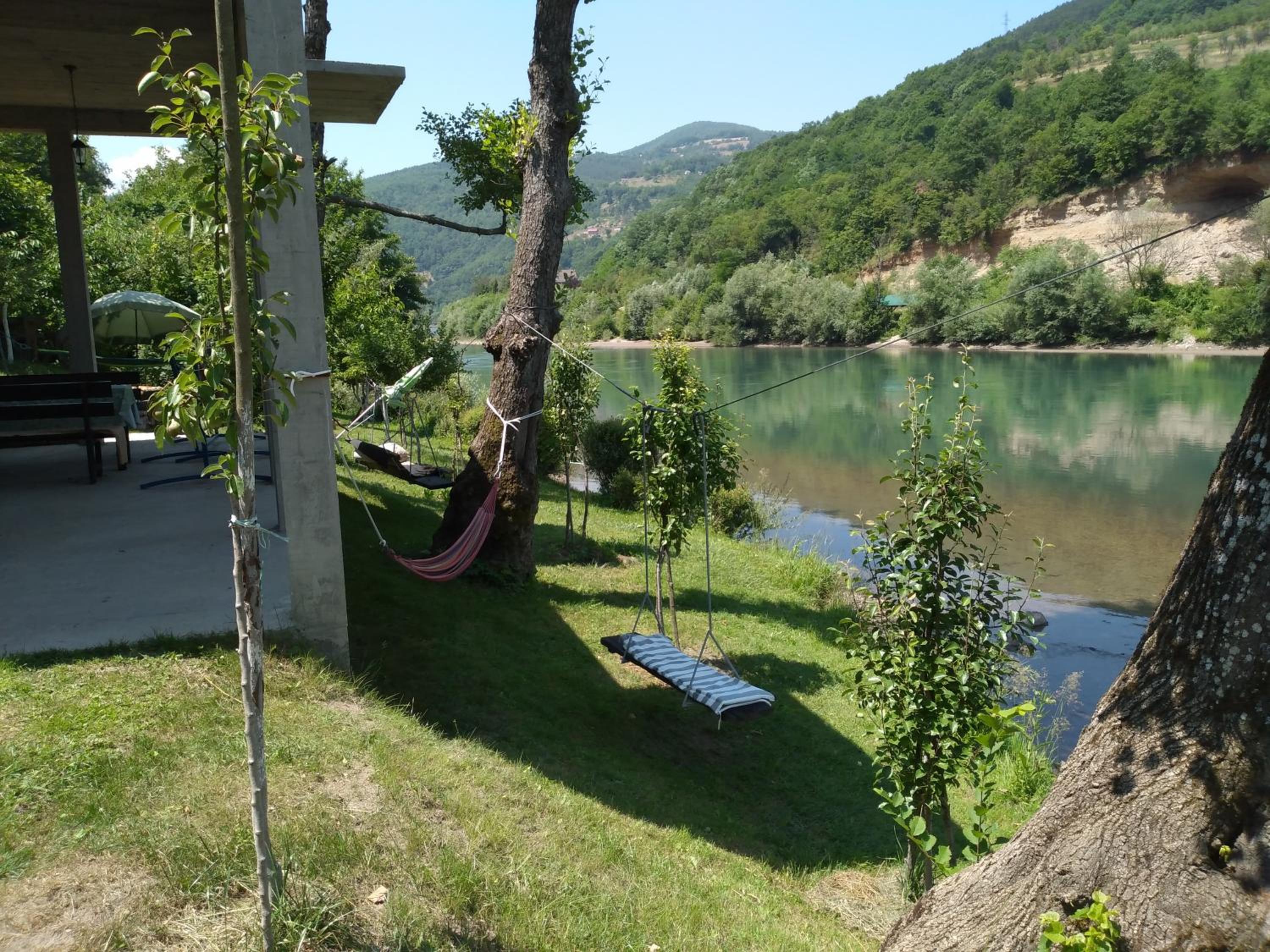 Vikendica pored Drine Foča