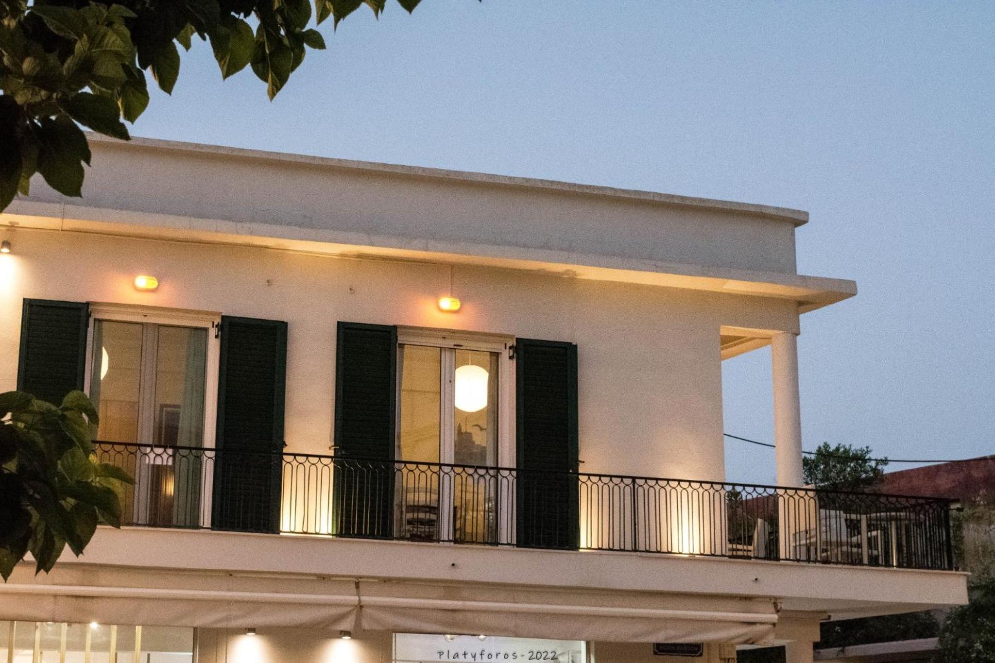 Platyforos, in city central of Zakynthos photo 3