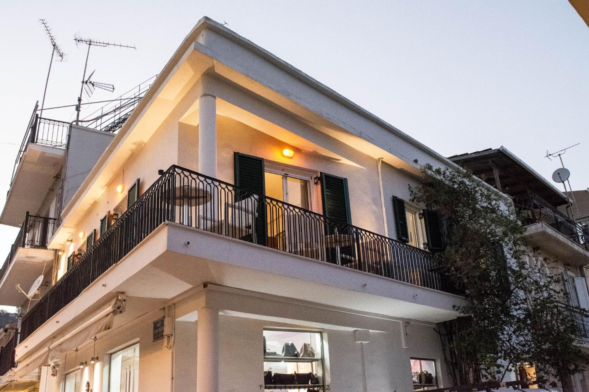 Platyforos, in city central of Zakynthos photo 4