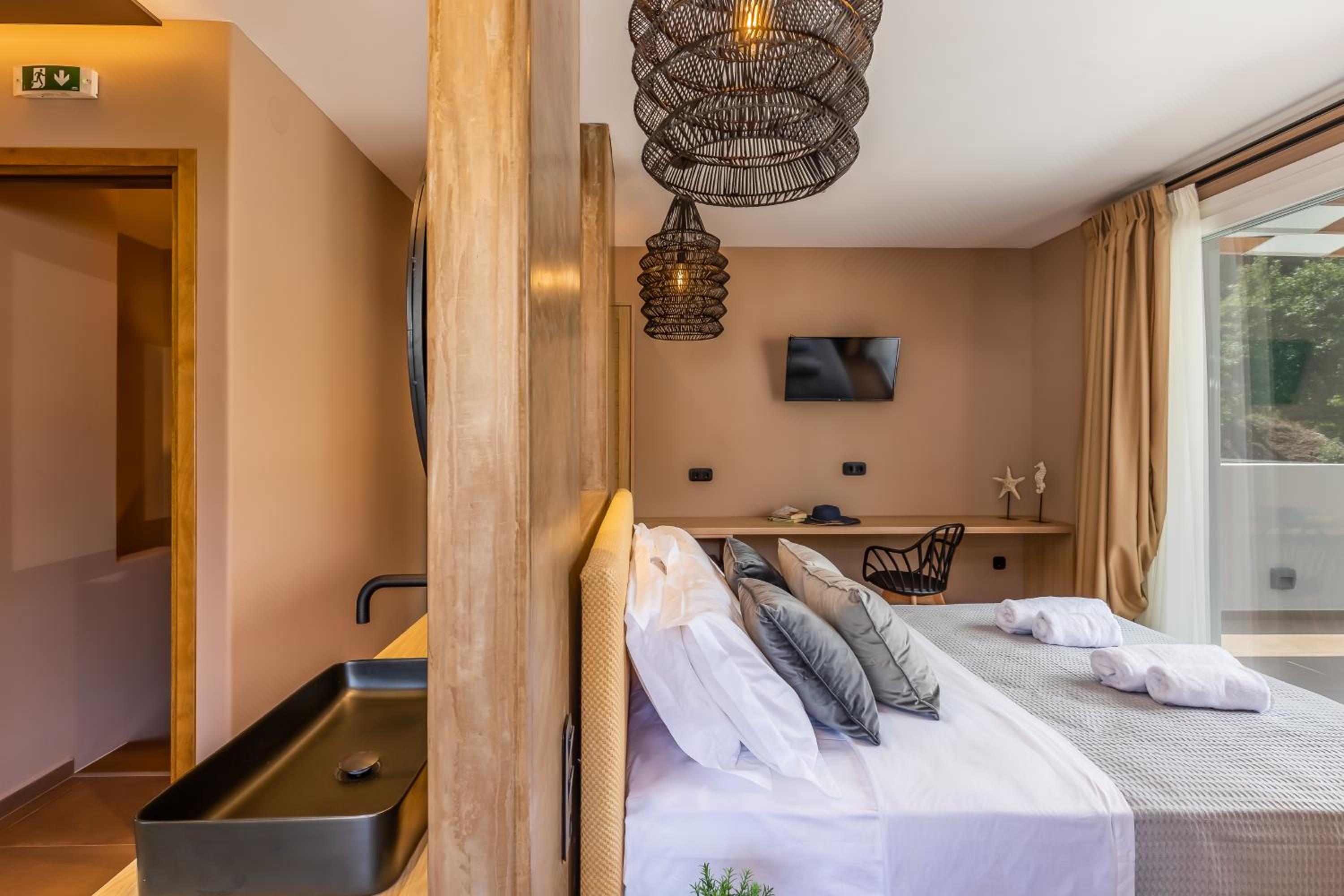 AGNONTAS LUXURY VILLAS