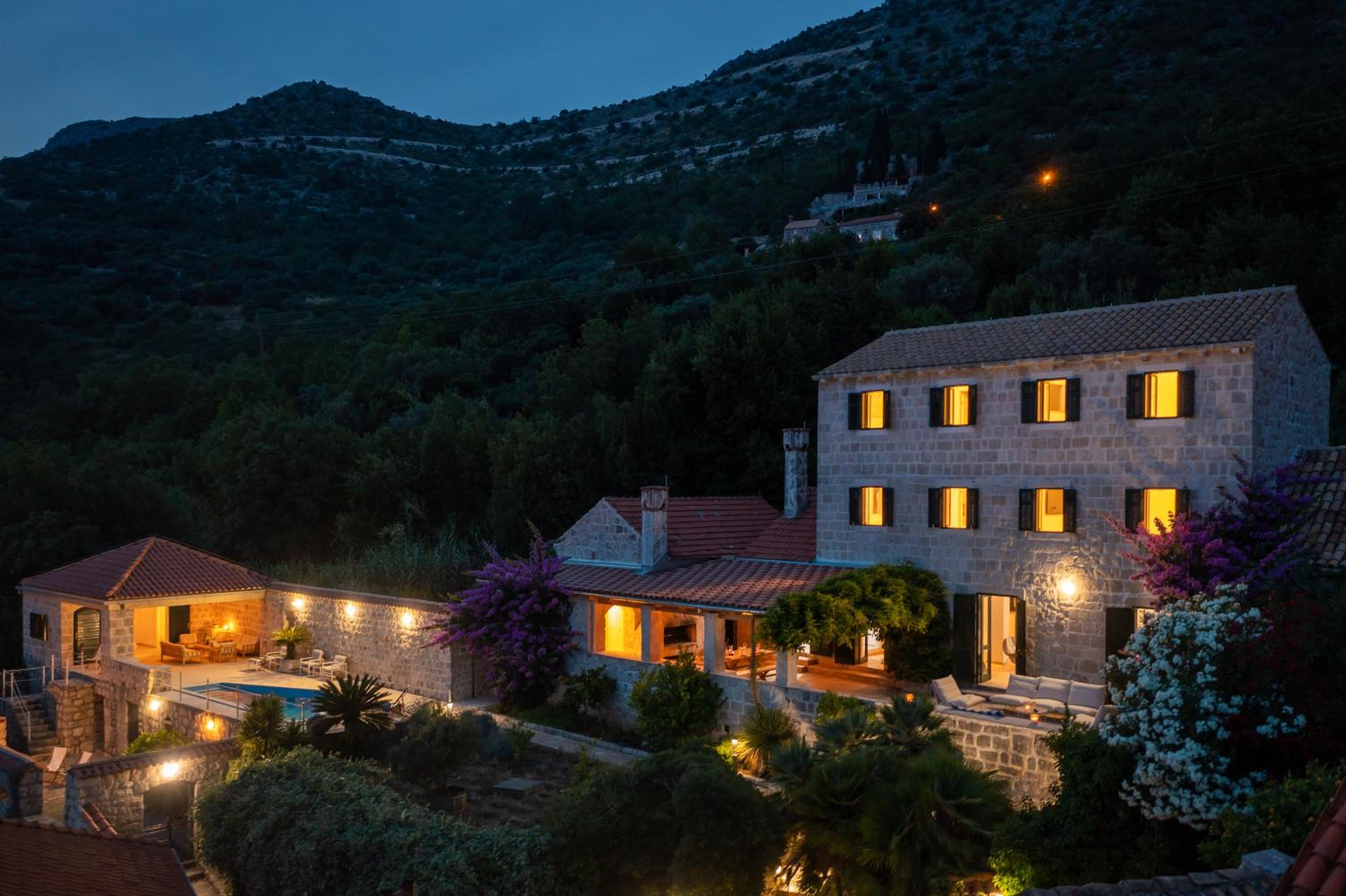 Villa Schola view 3