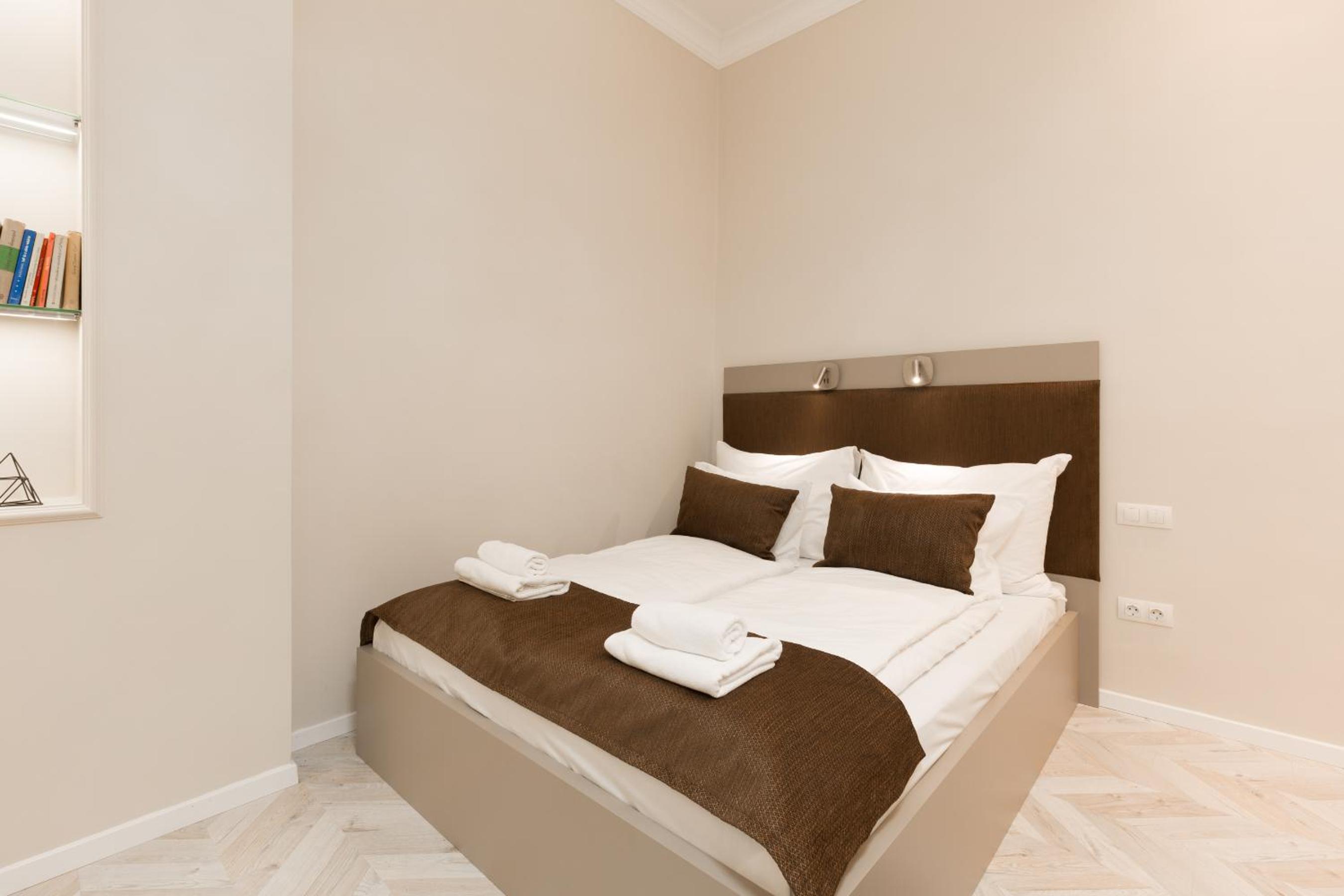 Cozy Dream Home in The Absolute Center view 4