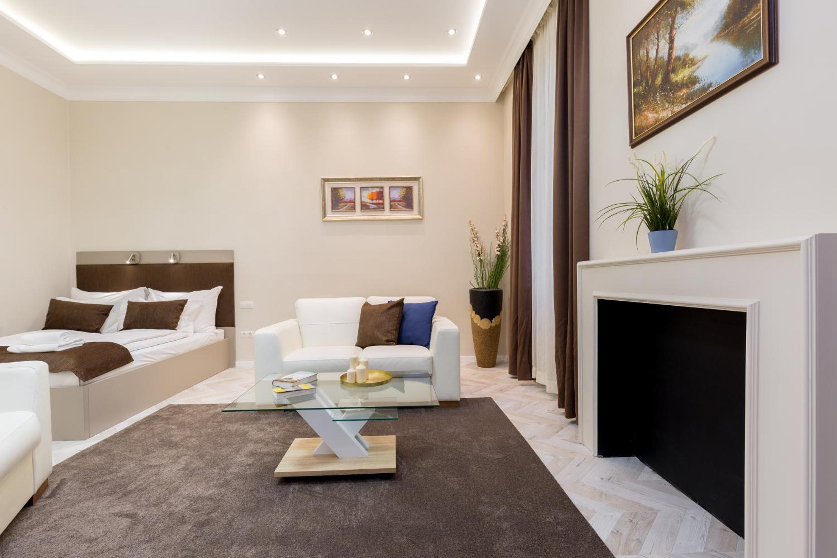 Cozy Dream Home in The Absolute Center view 2