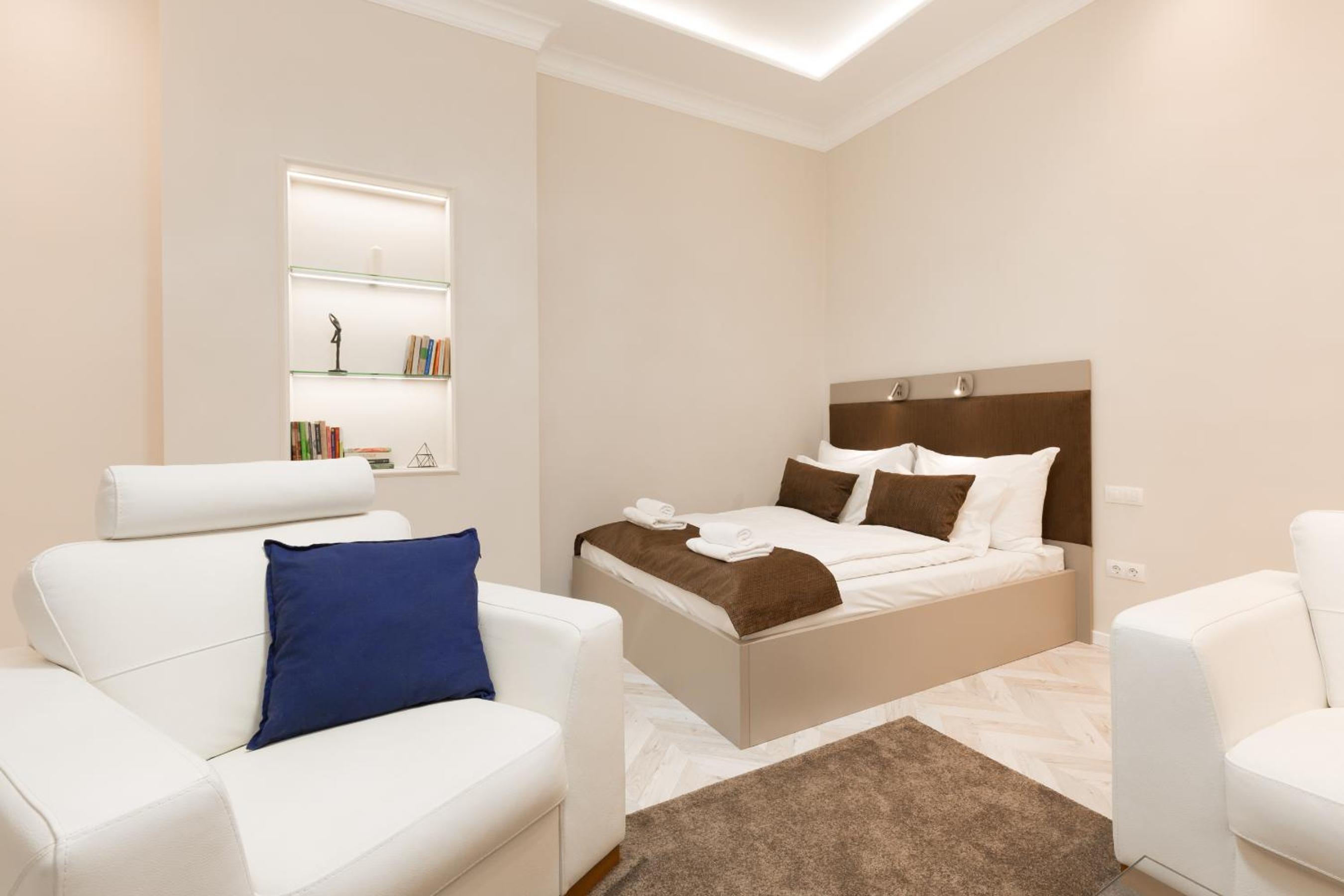 Cozy Dream Home in The Absolute Center view 5