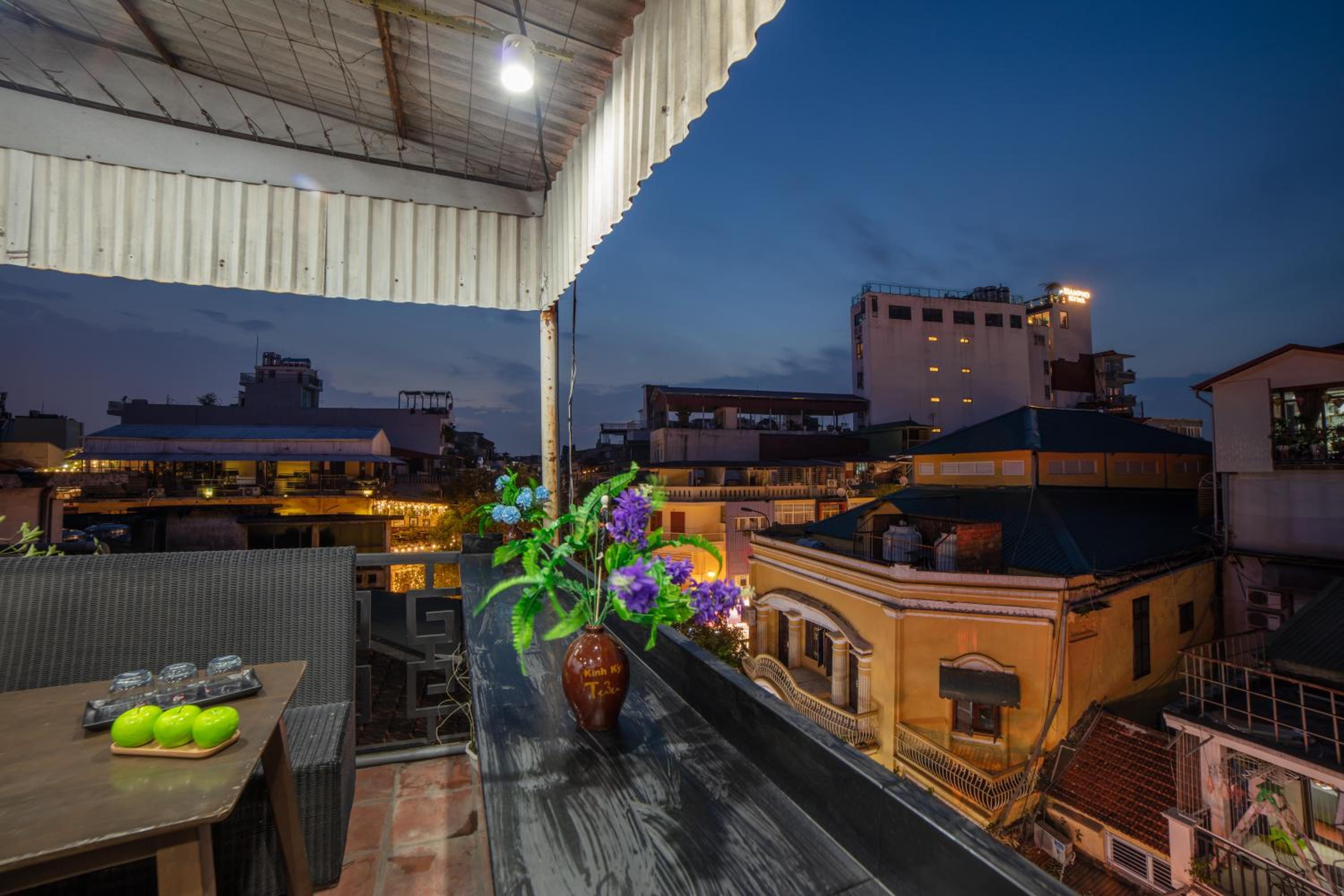 Hanoisunflowersuitehostel