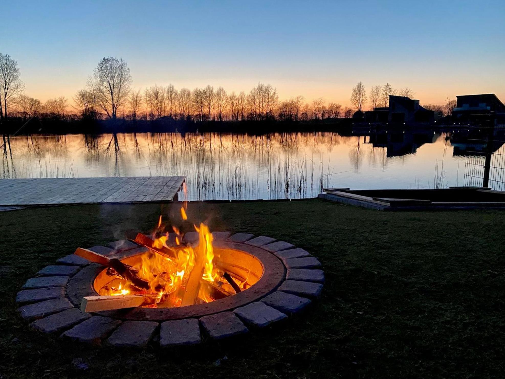 Seevilla am See mit Sauna, Kamin, privatem Steg und Seezugang