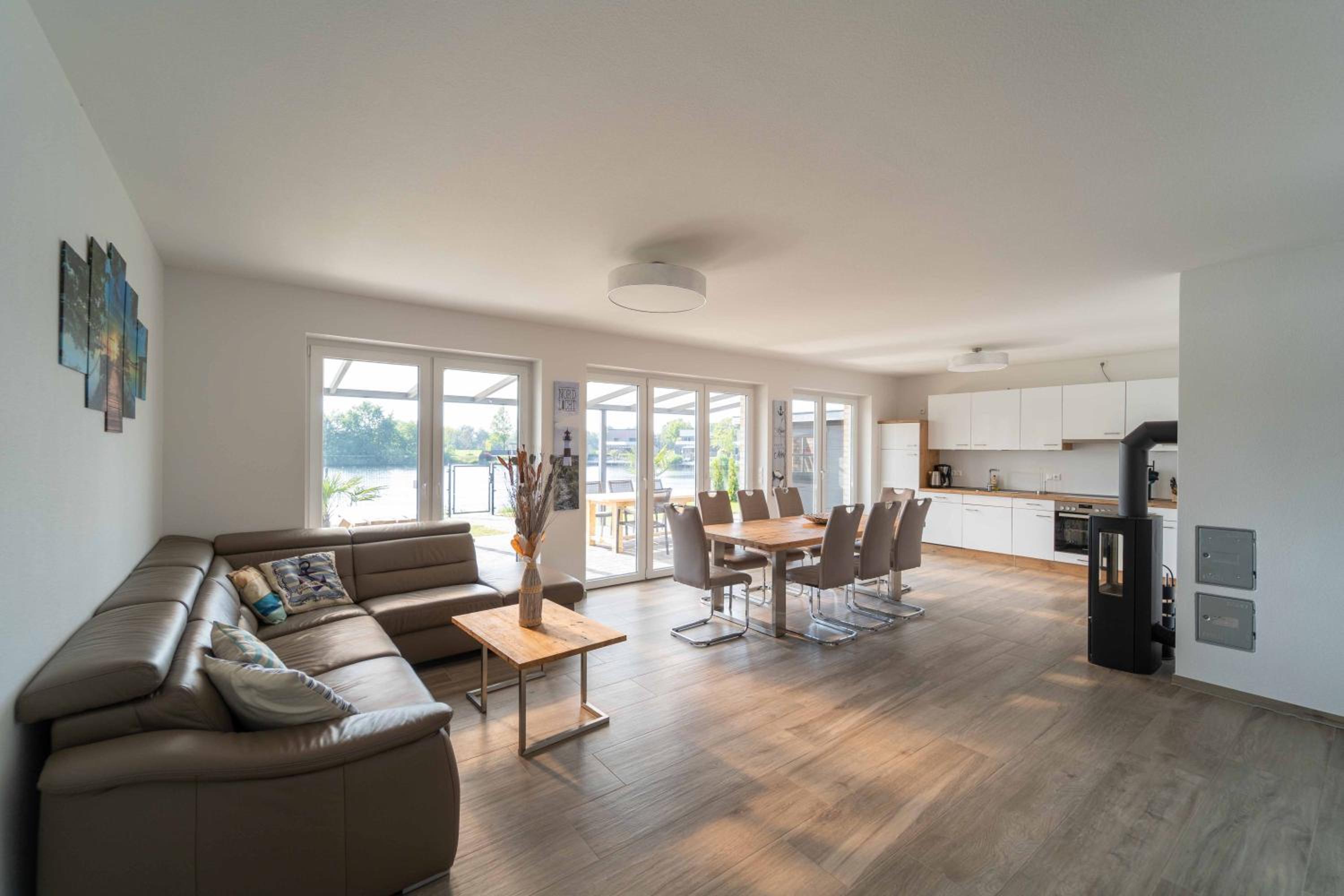 Seevilla am See mit Sauna, Kamin, privatem Steg und Seezugang