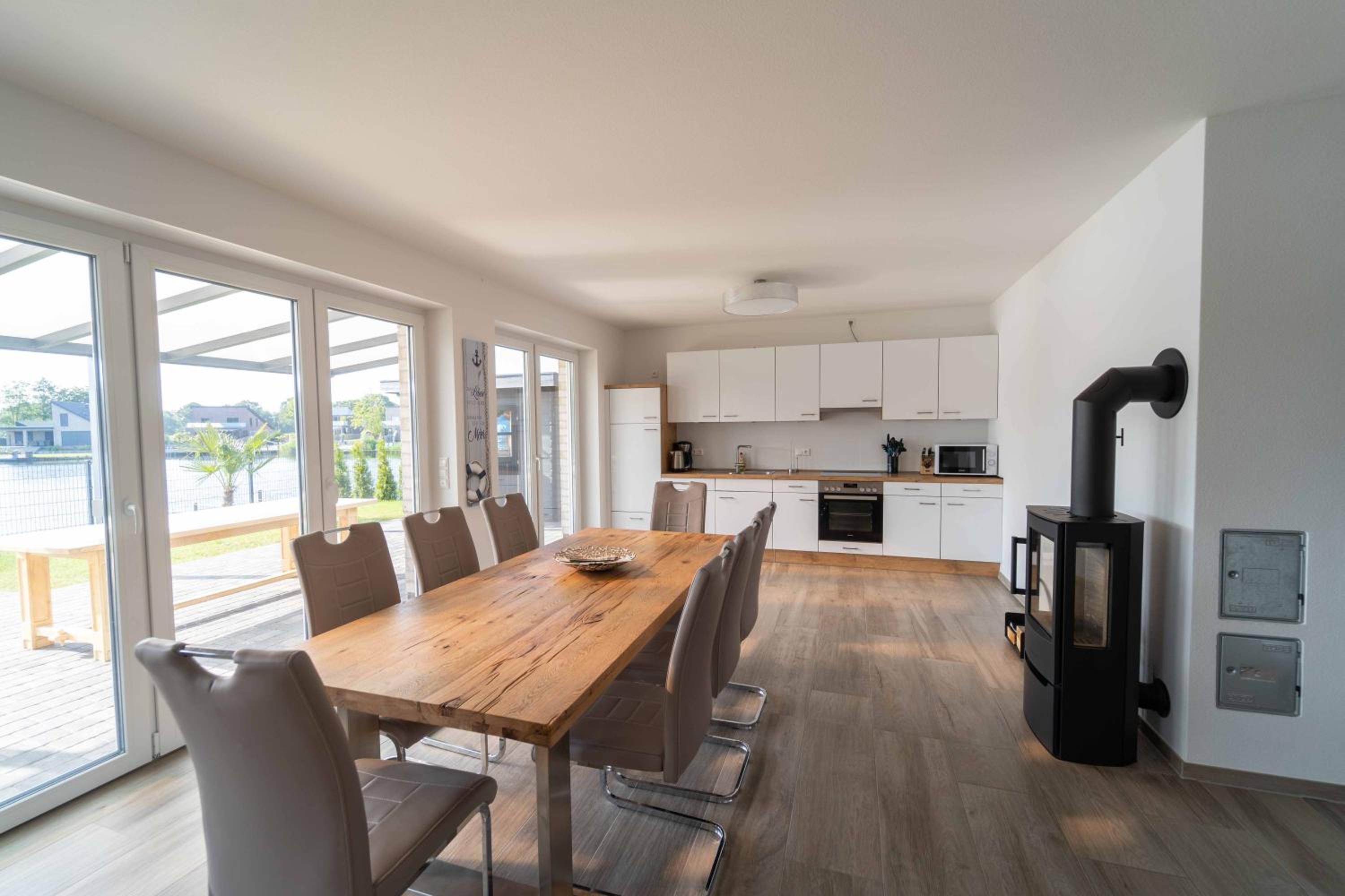Seevilla am See mit Sauna, Kamin, privatem Steg und Seezugang