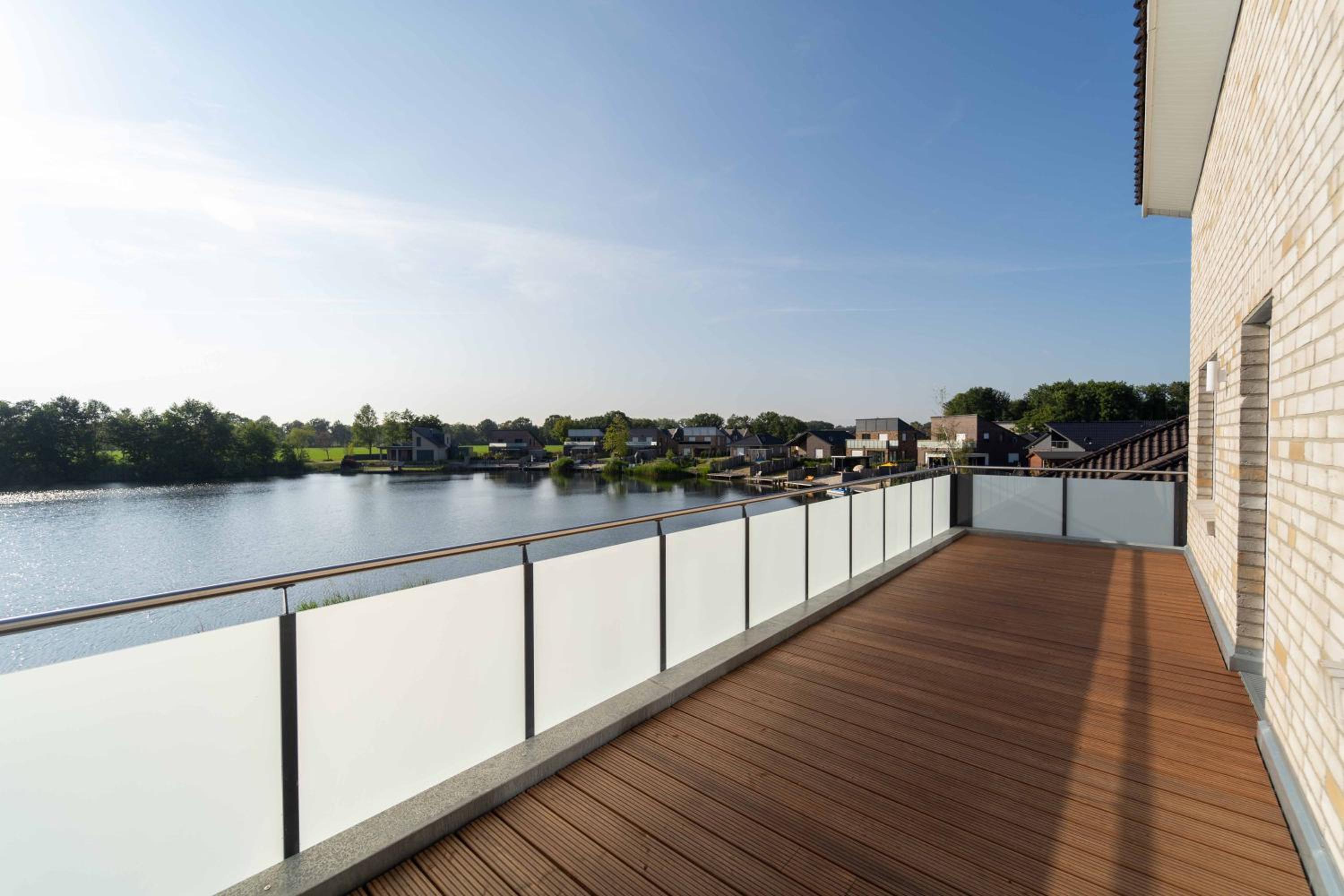 Seevilla am See mit Sauna, Kamin, privatem Steg und Seezugang