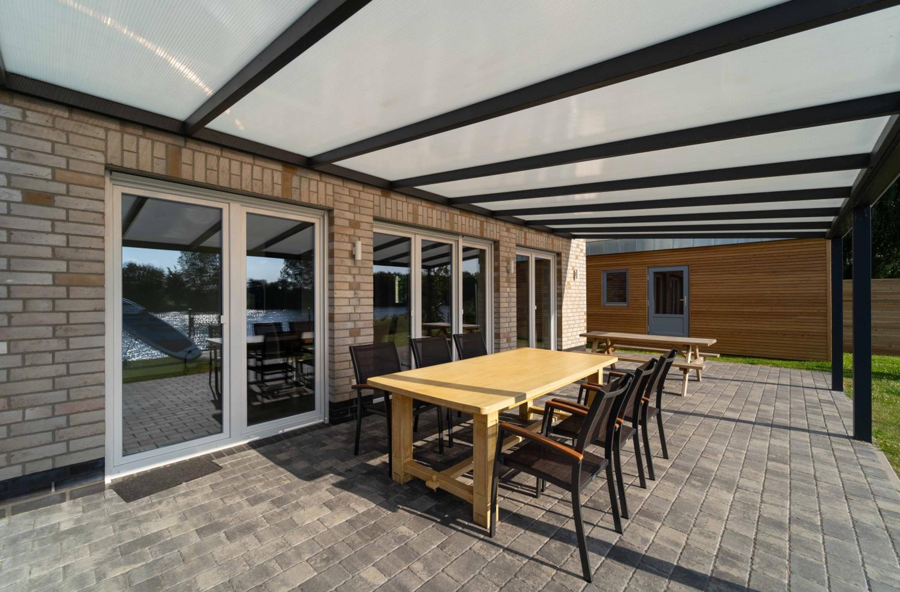 Seevilla am See mit Sauna, Kamin, privatem Steg und Seezugang