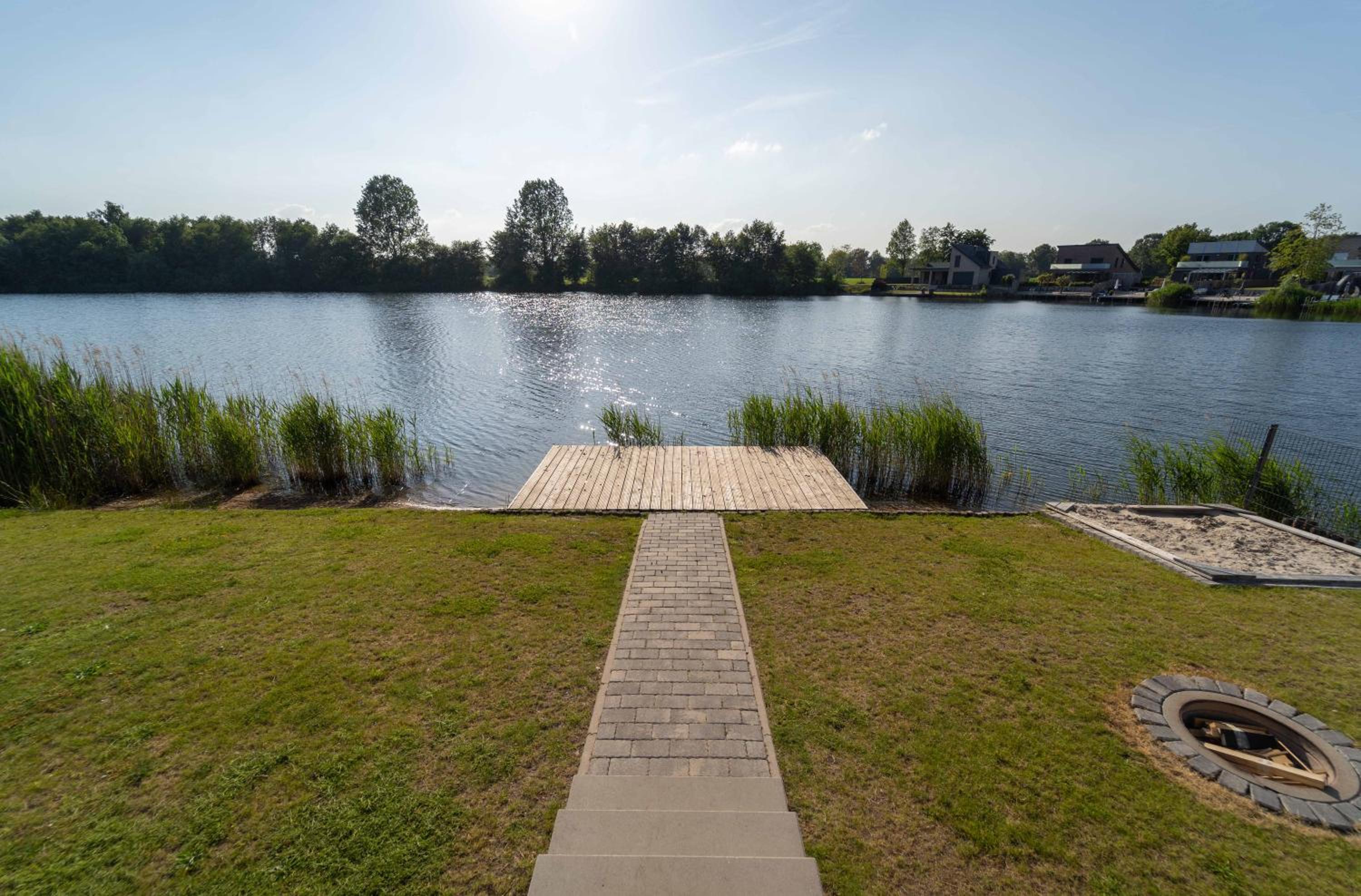 Seevilla am See mit Sauna, Kamin, privatem Steg und Seezugang