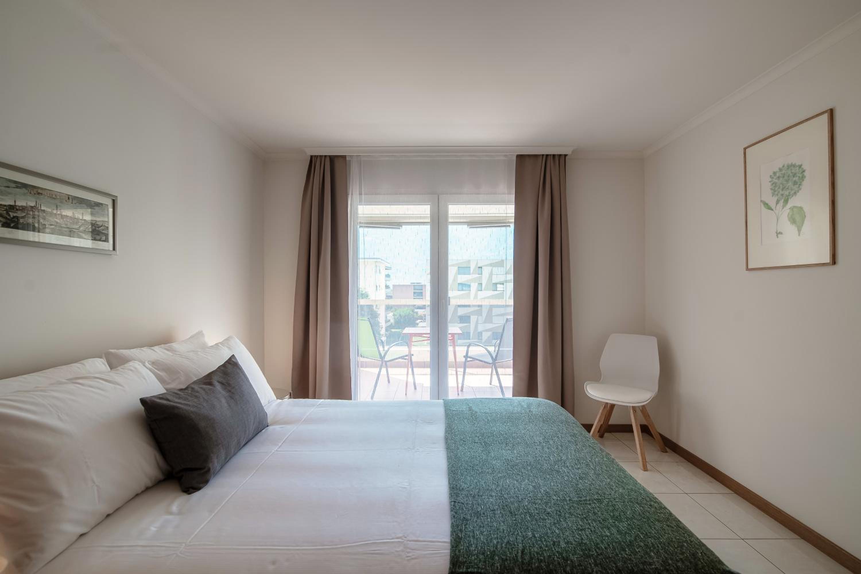 Minusio Apartment by Quokka 360 - bright and modern flat with balcony