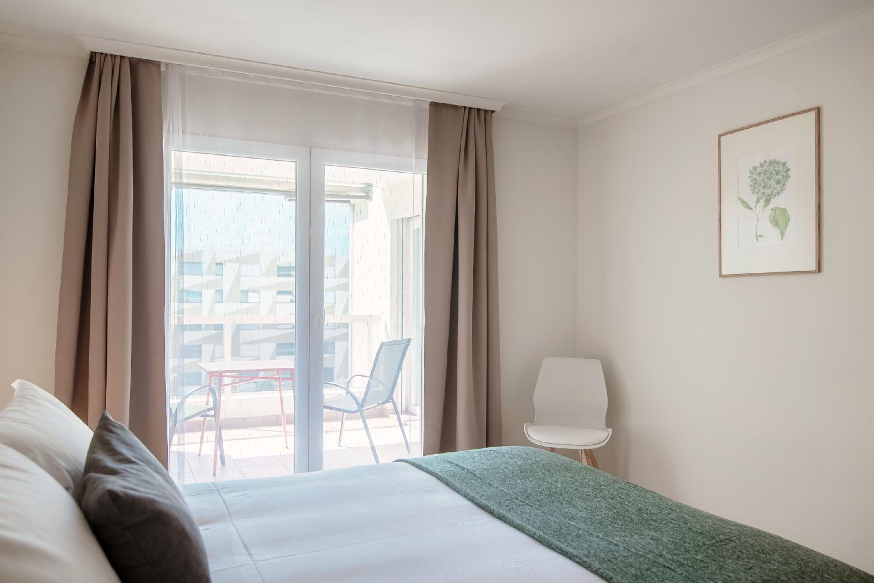 Minusio Apartment by Quokka 360 - bright and modern flat with balcony