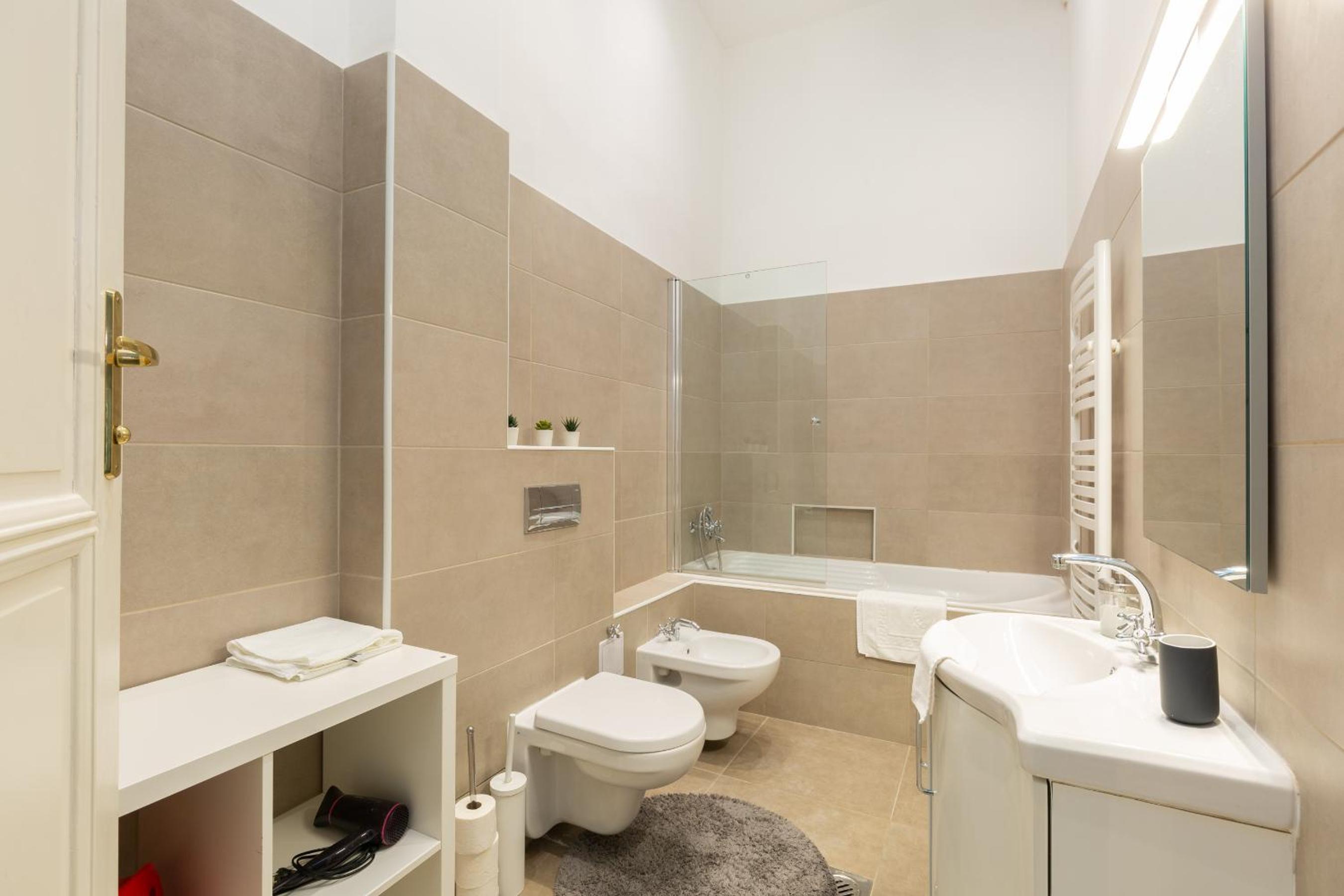 SUPER CENTRAL 2BR-2BT with Balcony&View&Sauna&Jacuzzi