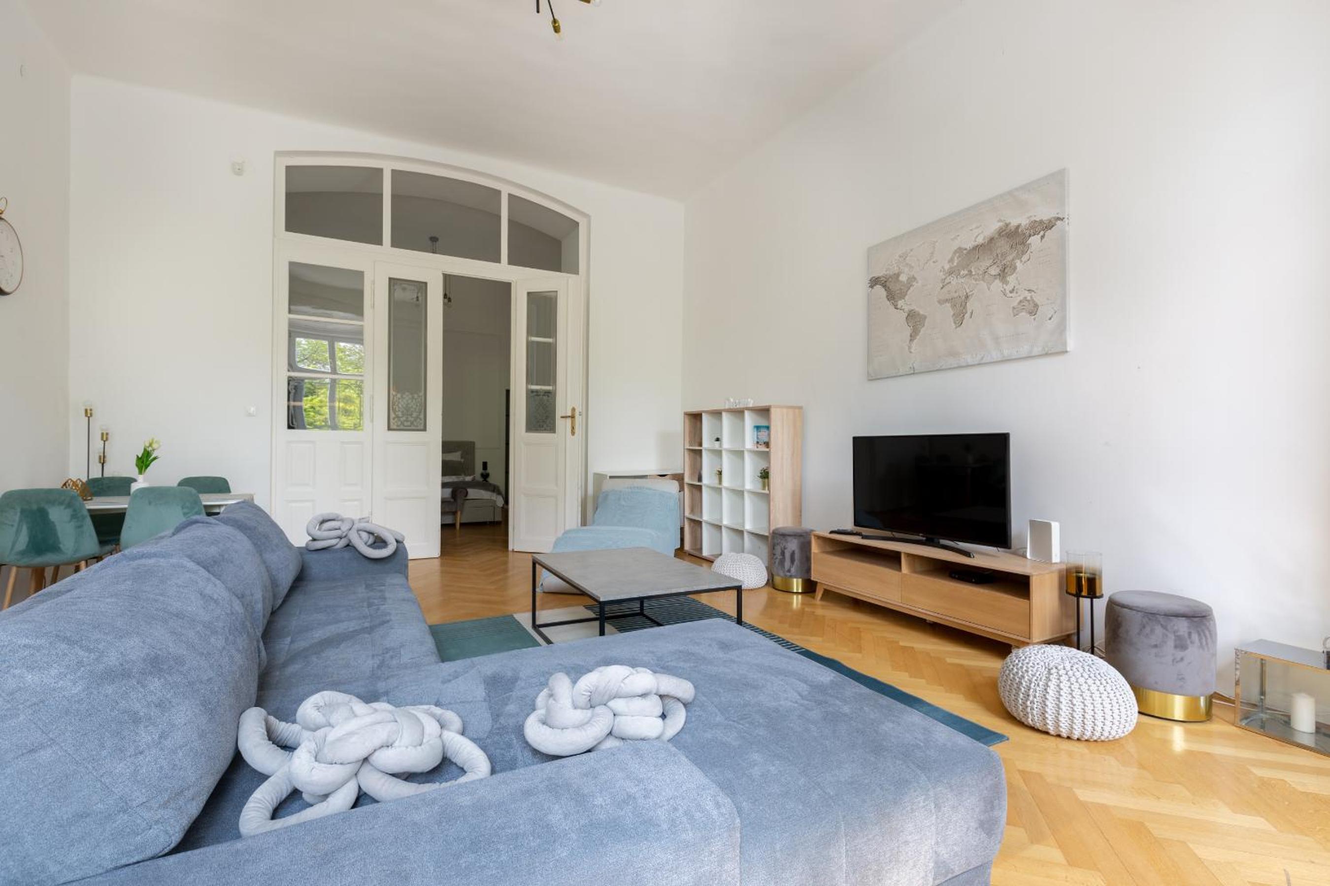 SUPER CENTRAL 2BR-2BT with Balcony&View&Sauna&Jacuzzi