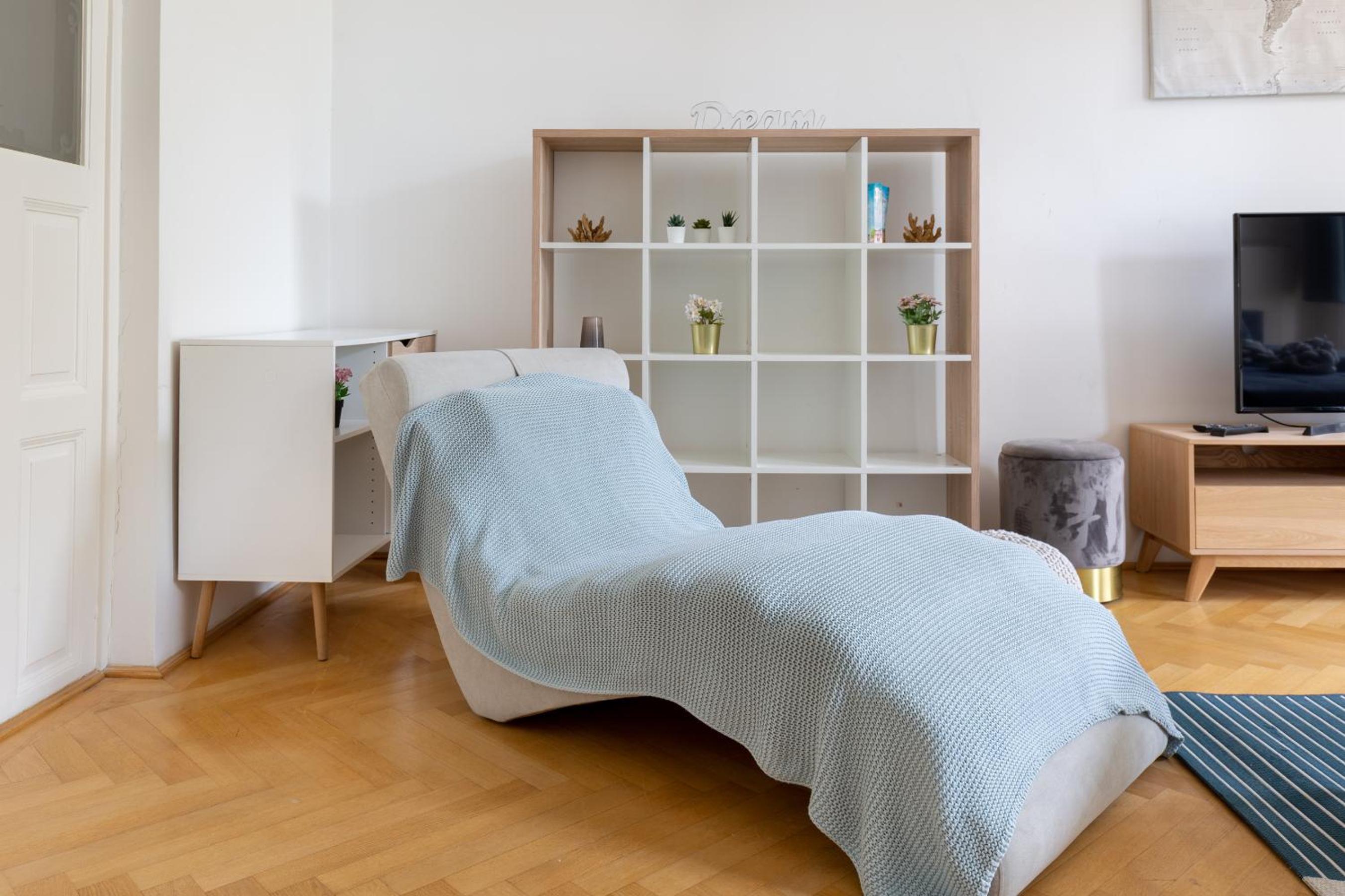 SUPER CENTRAL 2BR-2BT with Balcony&View&Sauna&Jacuzzi
