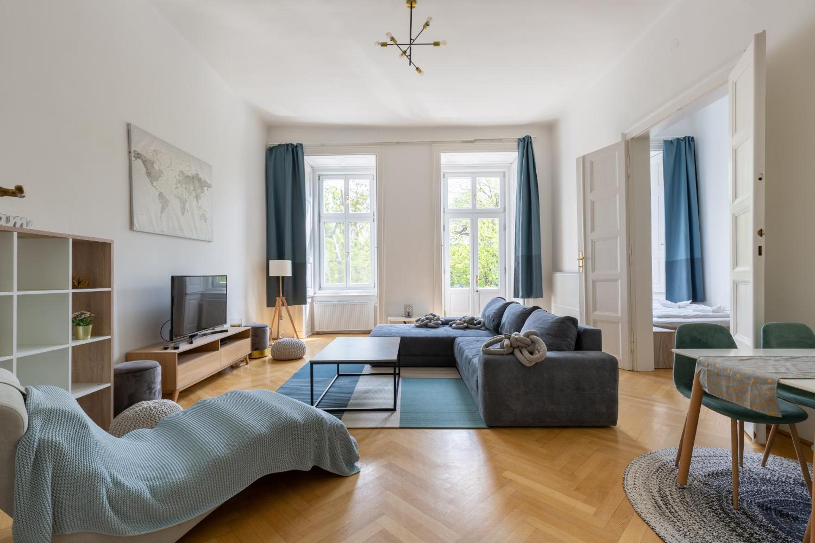 SUPER CENTRAL 2BR-2BT with Balcony&View&Sauna&Jacuzzi
