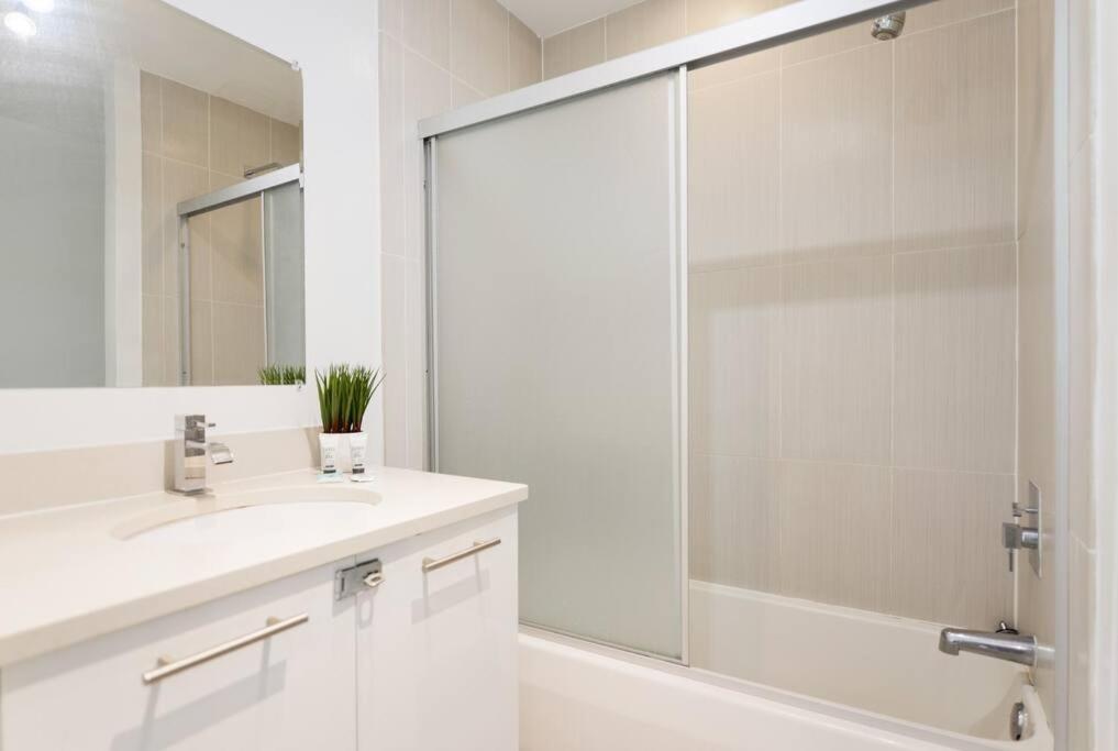 Awesome Apt With Pool in Midtown Miami