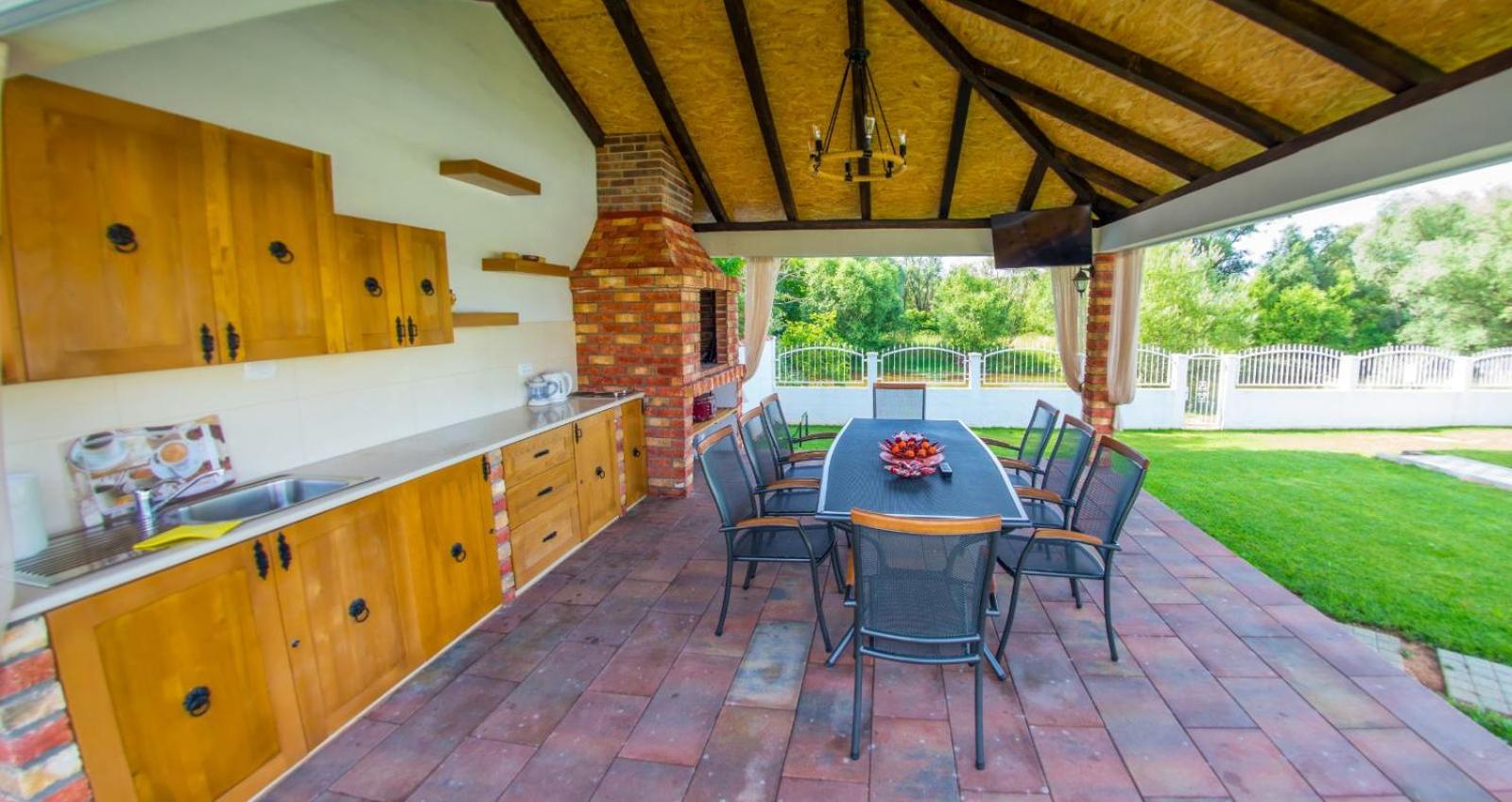 Holiday Home ZLATAR next to Buna river