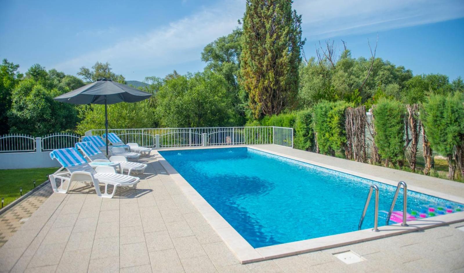 Holiday Home ZLATAR next to Buna river