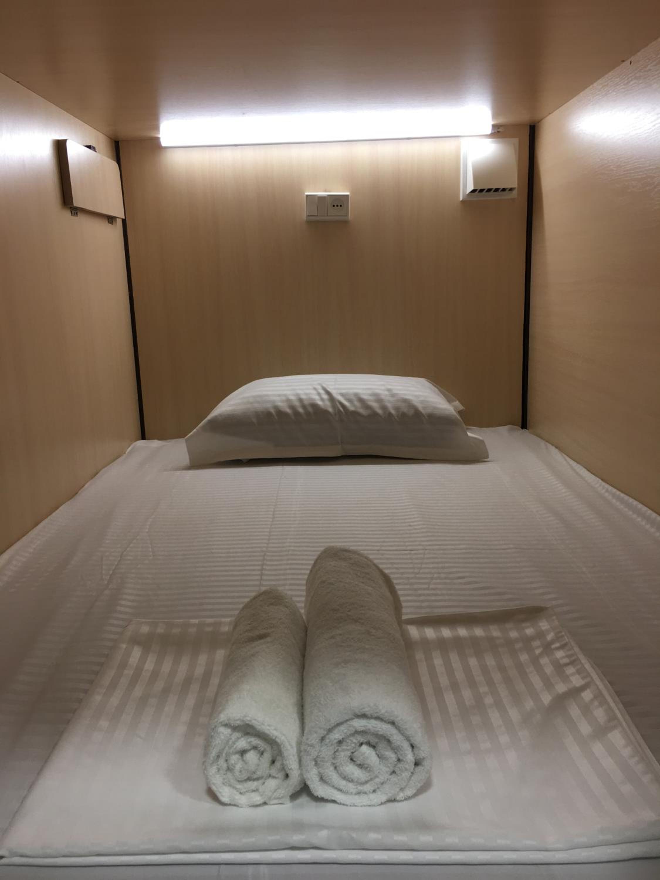 Bonvenon capsule Hostel